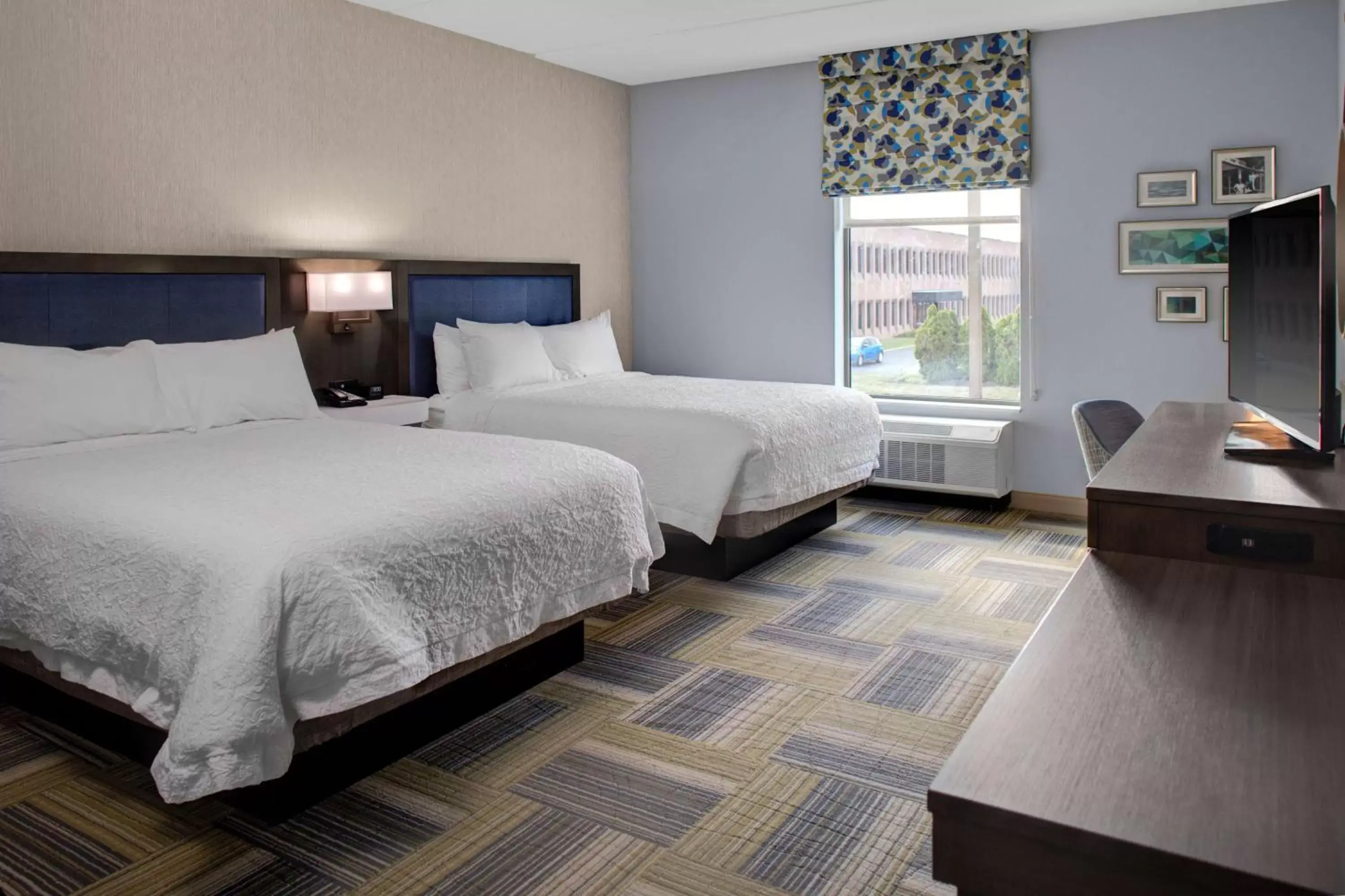 Bedroom, Bed in Hampton Inn & Suites Syracuse North Airport Area