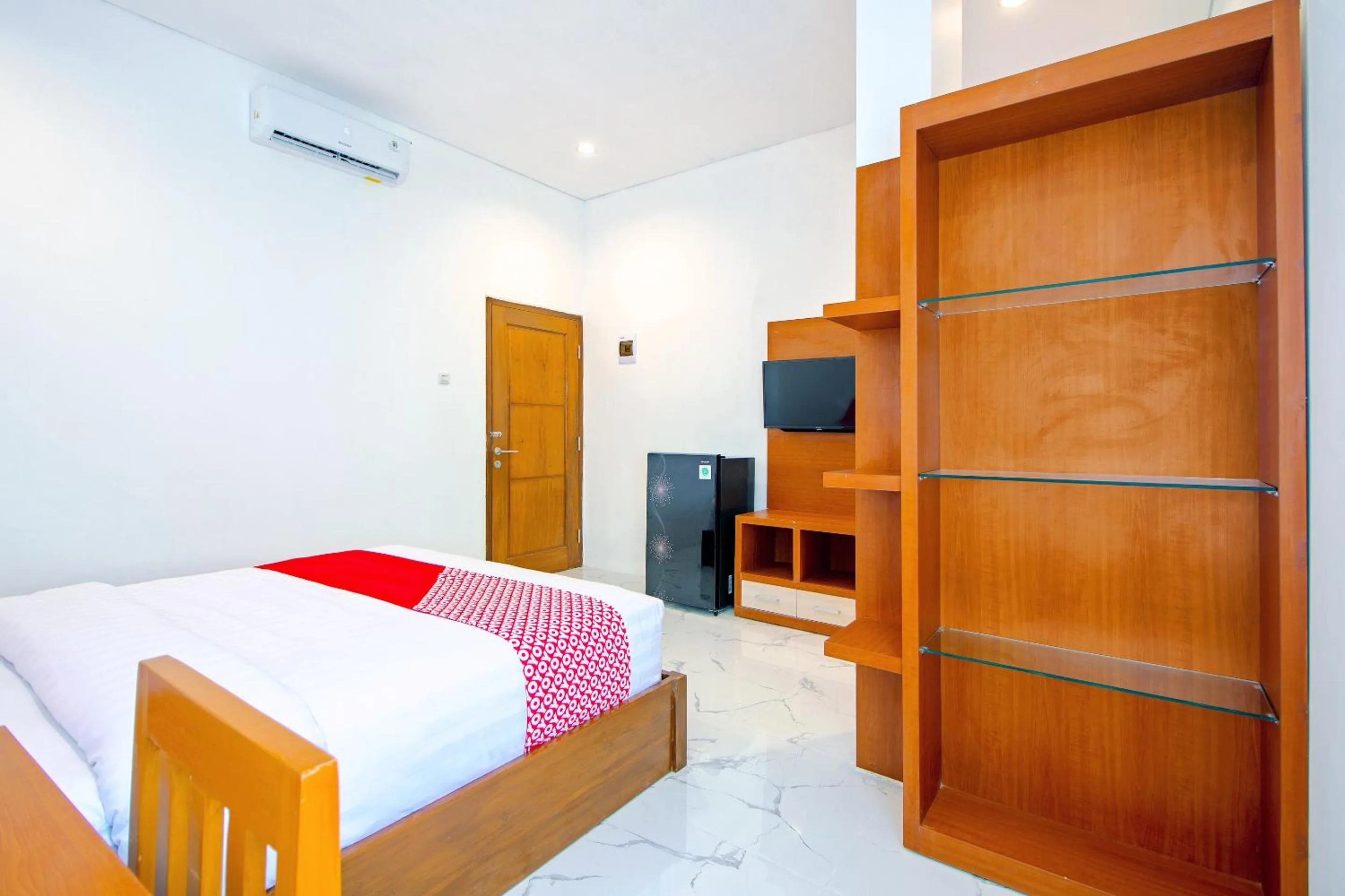 Photo of the whole room, Bed in Hotel O 88 Exclusive Guesthouse