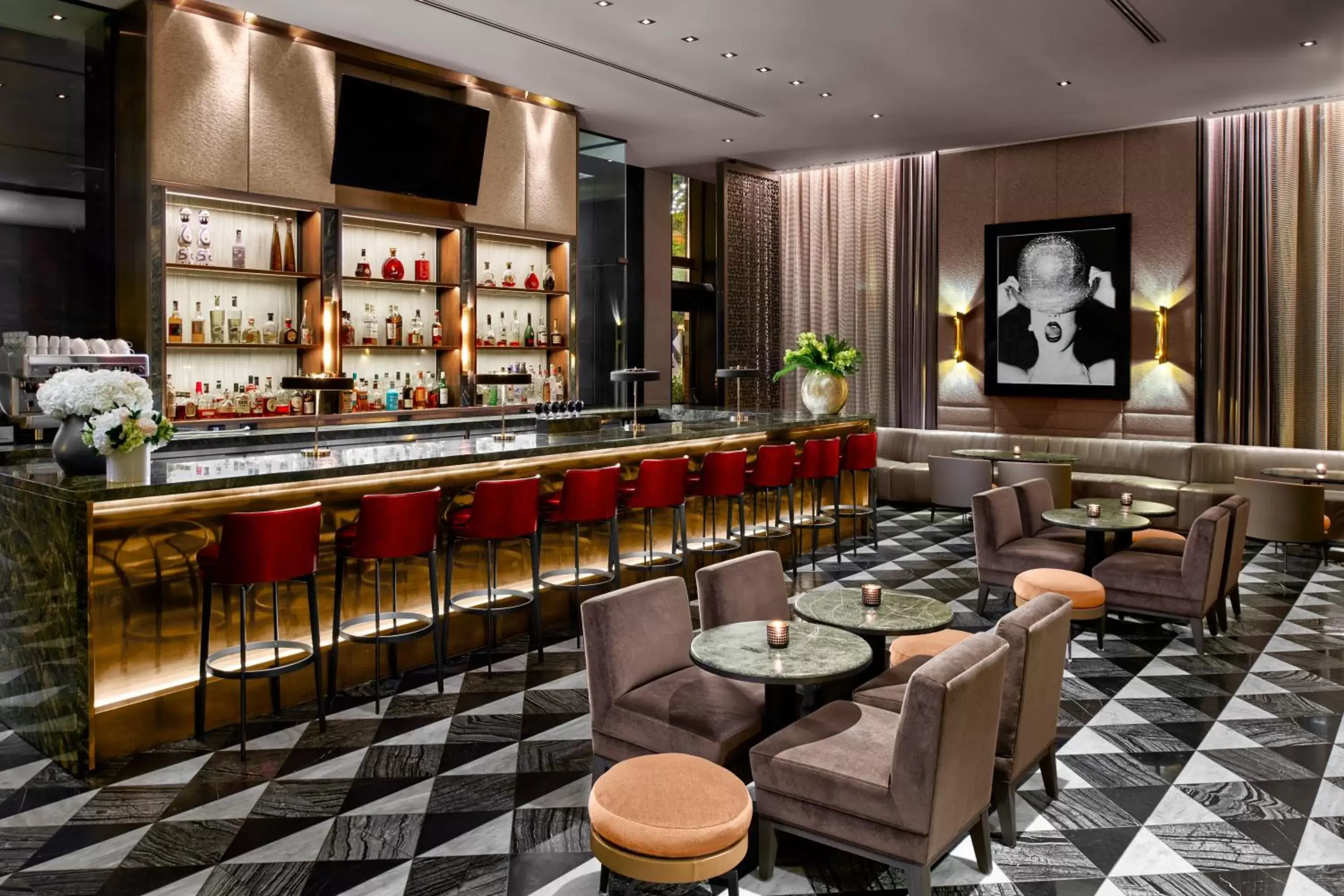 Lounge or bar, Restaurant/Places to Eat in The Hazelton Hotel