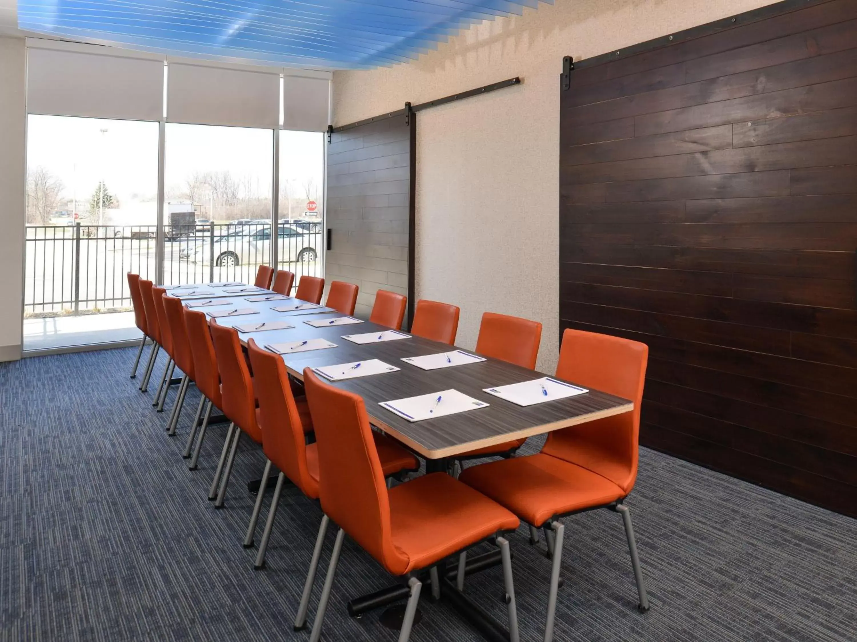 Meeting/conference room in Holiday Inn Express & Suites - Brighton South - US 23, an IHG Hotel