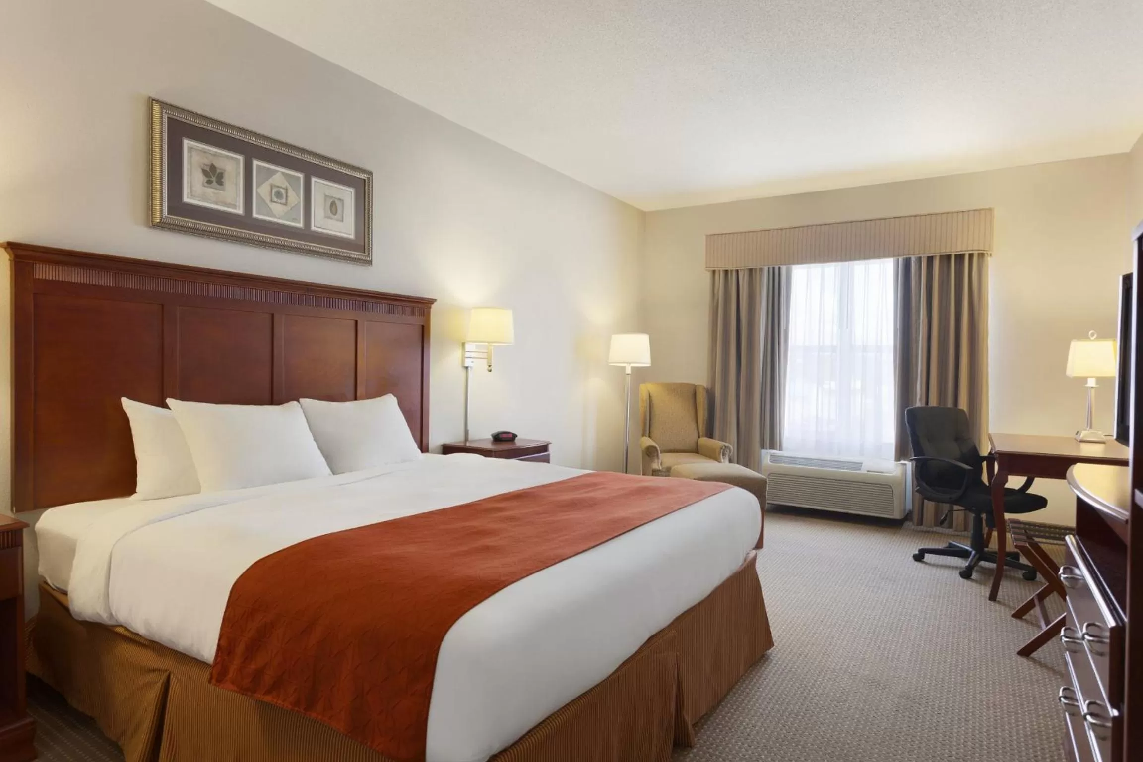 King Room with Roll-In Shower - Disability Access in Country Inn & Suites by Radisson, Harrisonburg, VA
