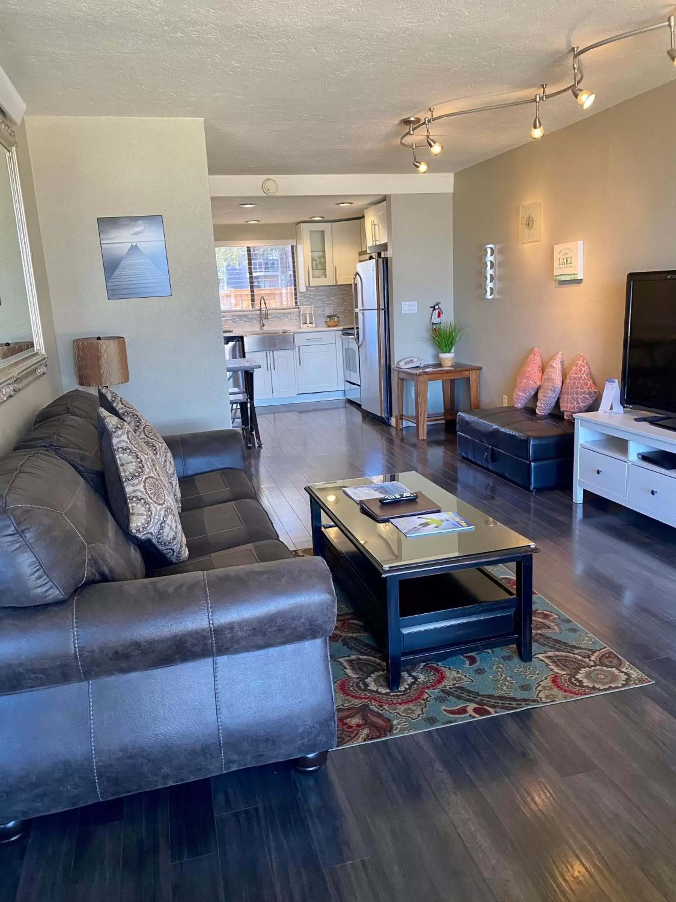 Living room, Seating Area in Tahoe Lakeshore Lodge & Spa