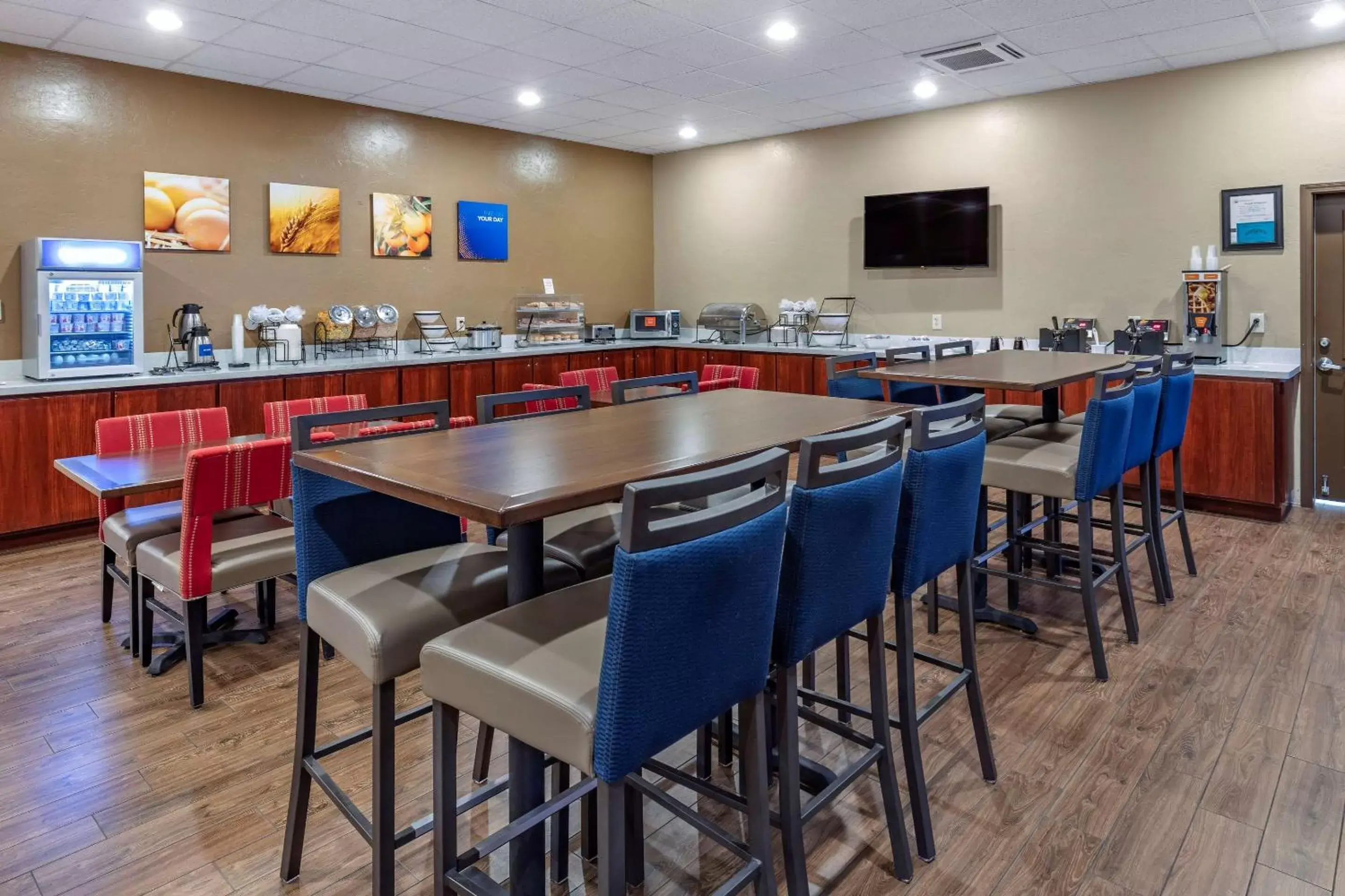 Restaurant/Places to Eat in Comfort Inn City of Natural Lakes