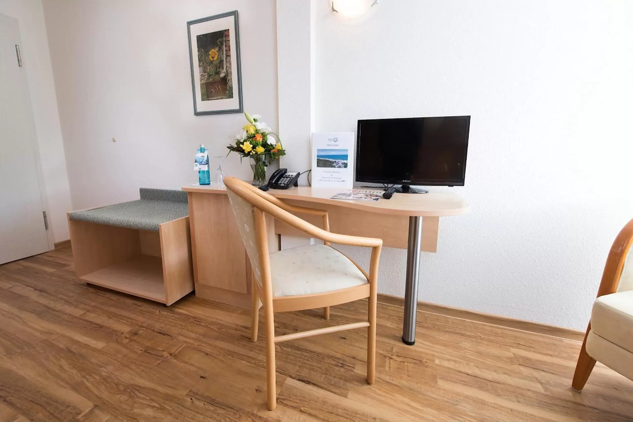 Seating area, TV/Entertainment Center in Hotel Ostseewoge