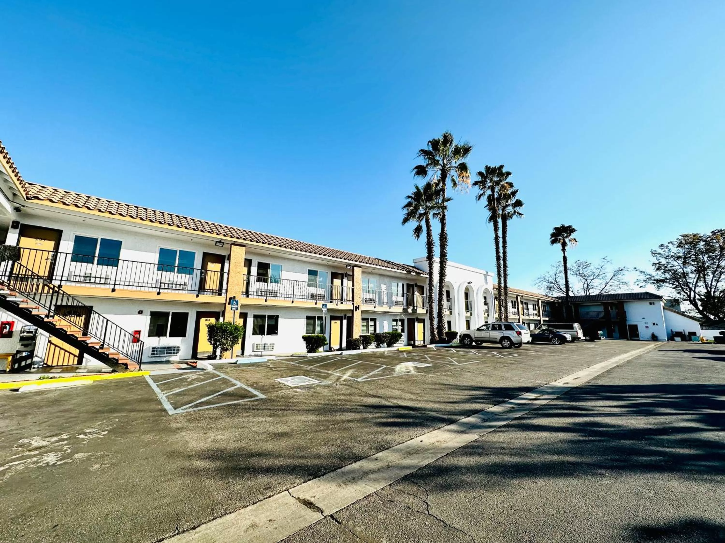 Casa Blanca Express & Suites - Cypress, Buena Park