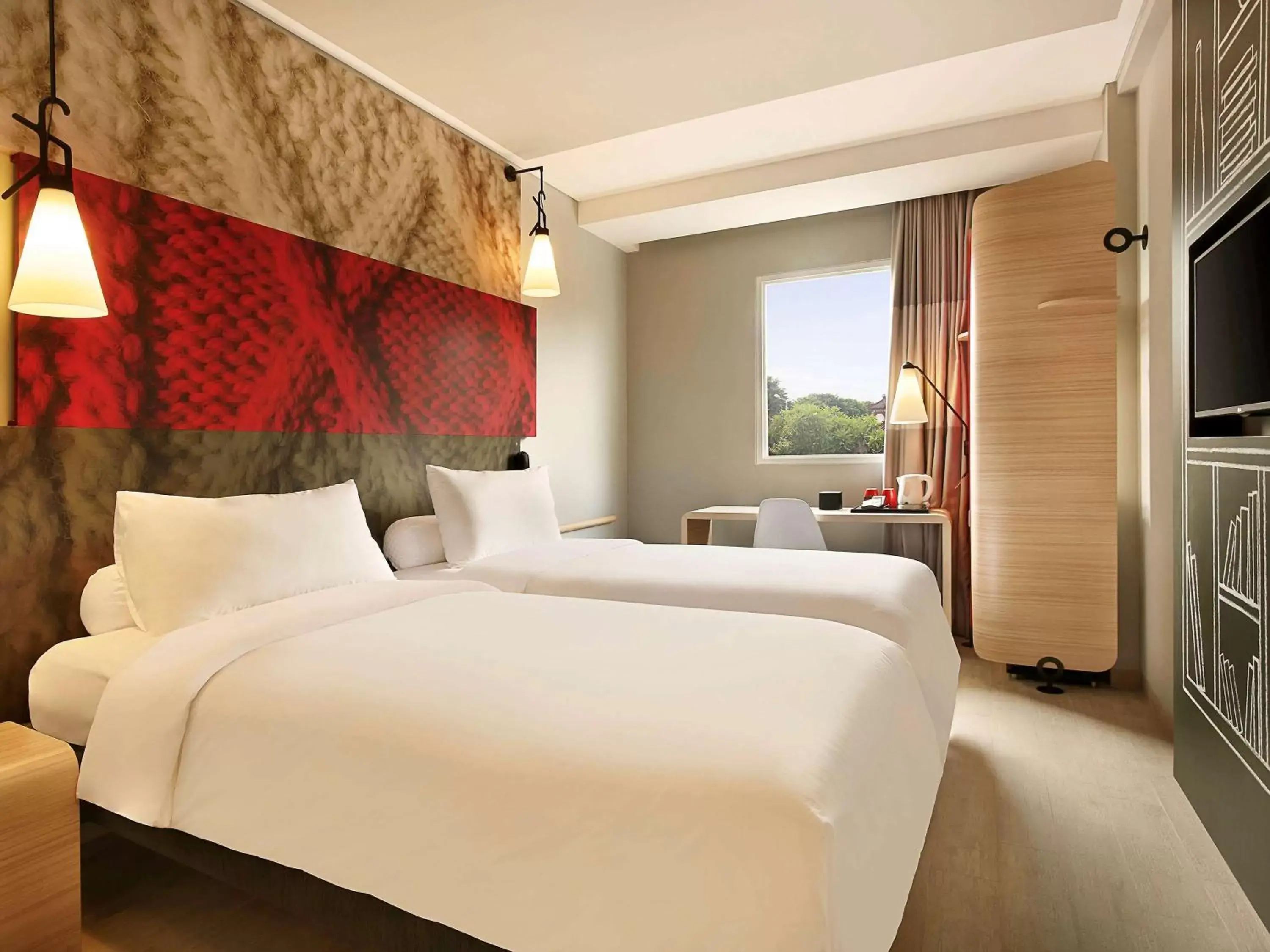 Photo of the whole room, Bed in ibis Bali Legian Street