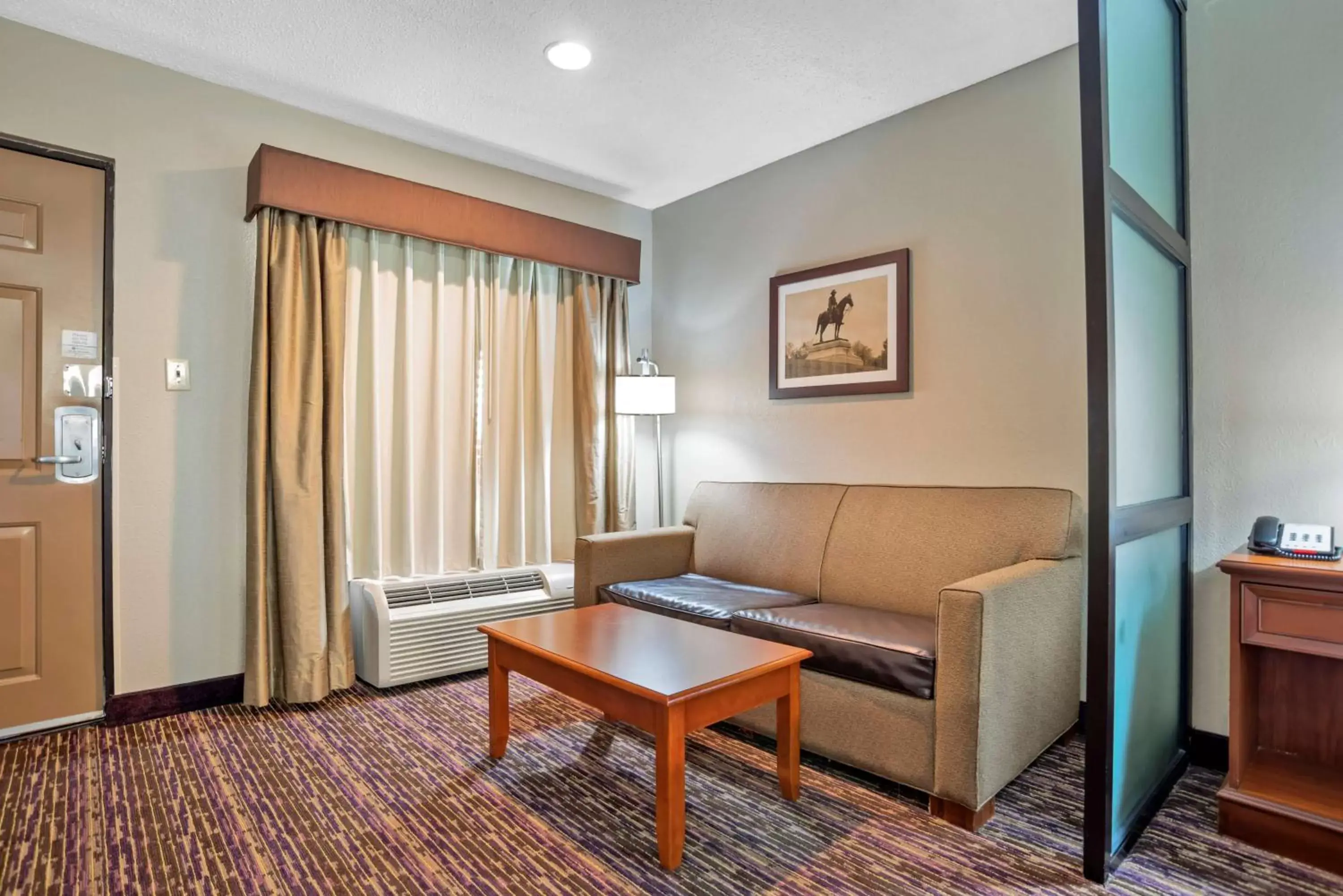 Bedroom, Seating Area in Best Western Vicksburg