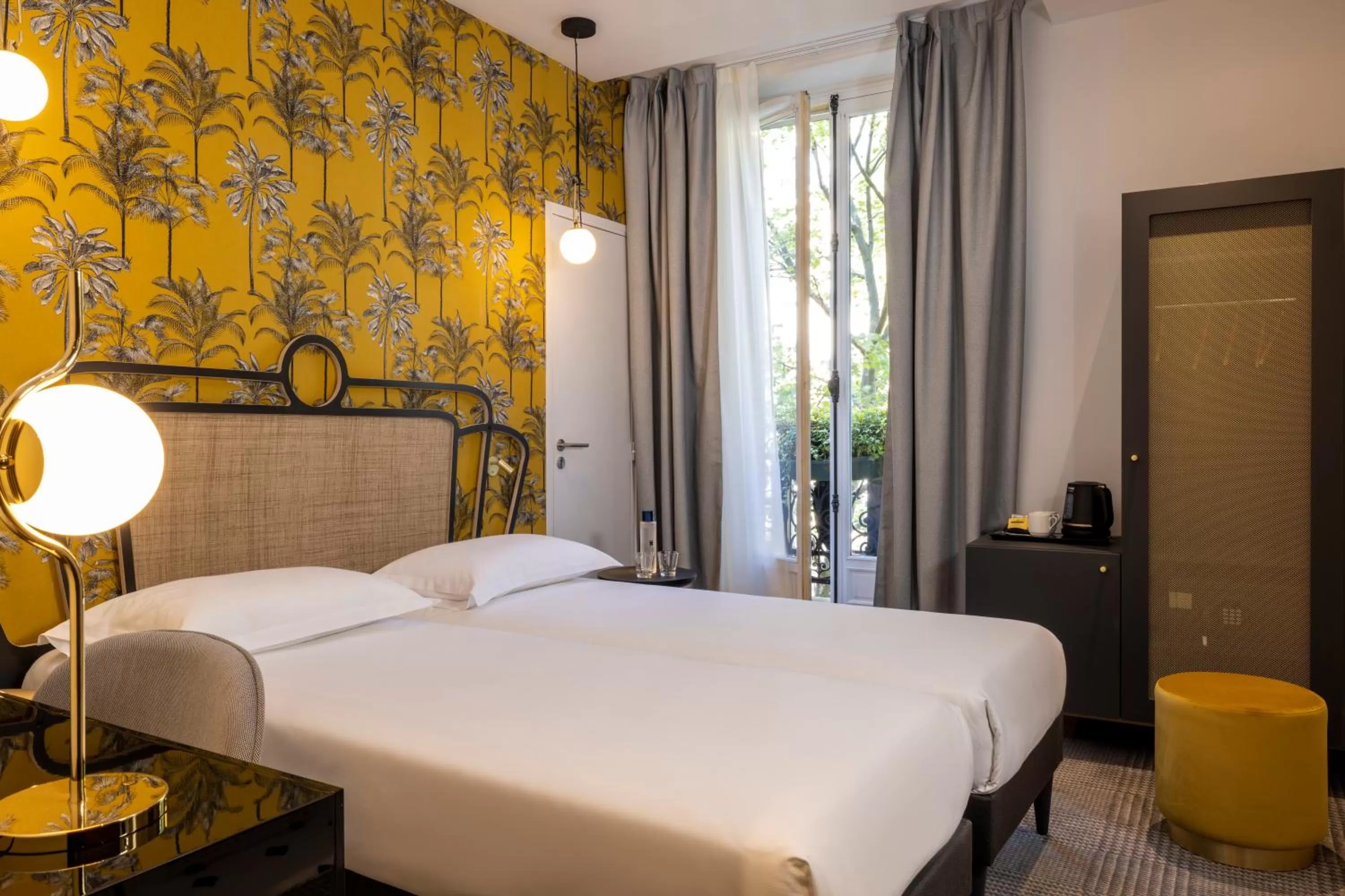 Bed in Hotel De Suez