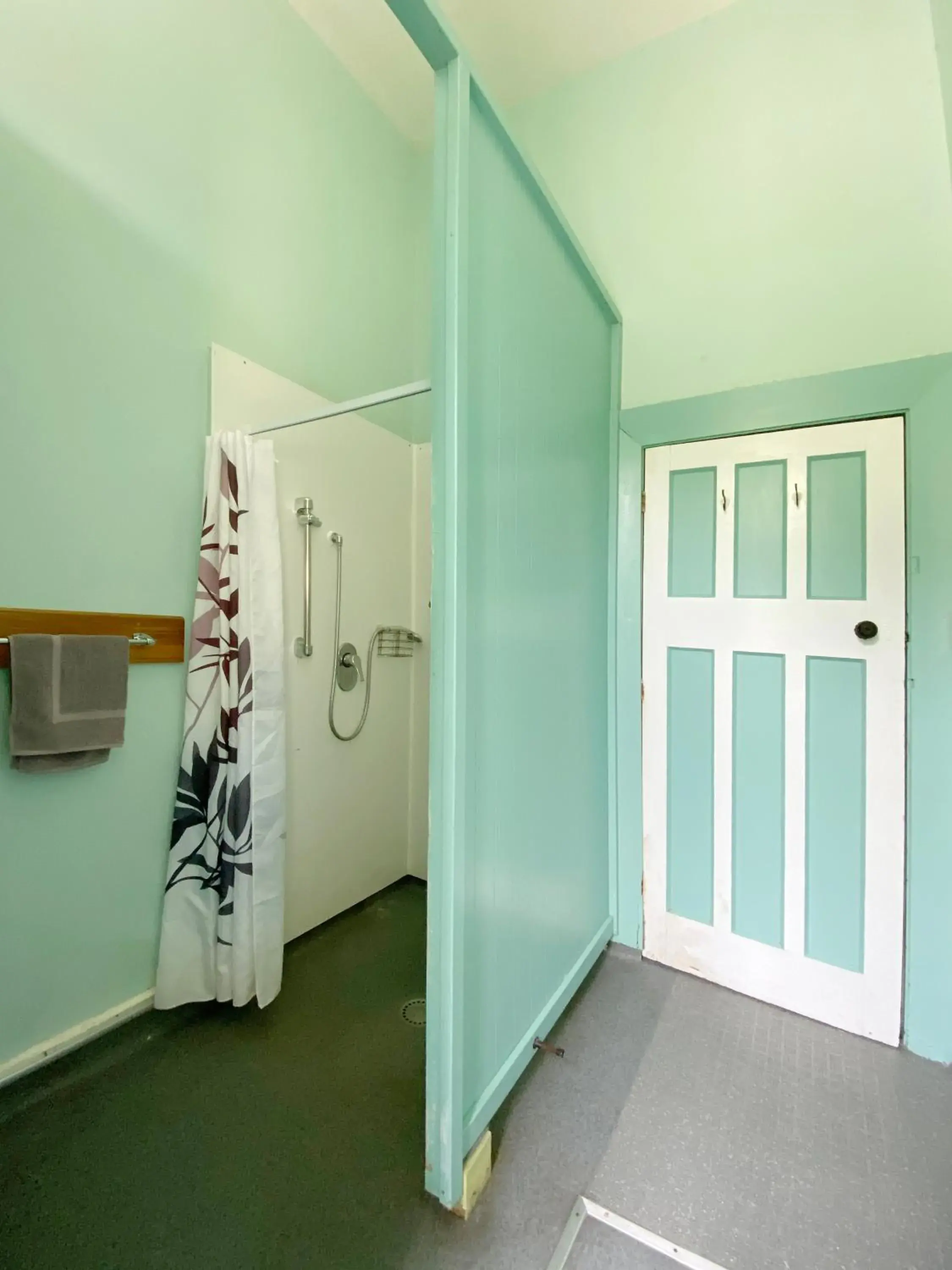 Bathroom in Noah's Ark Backpackers