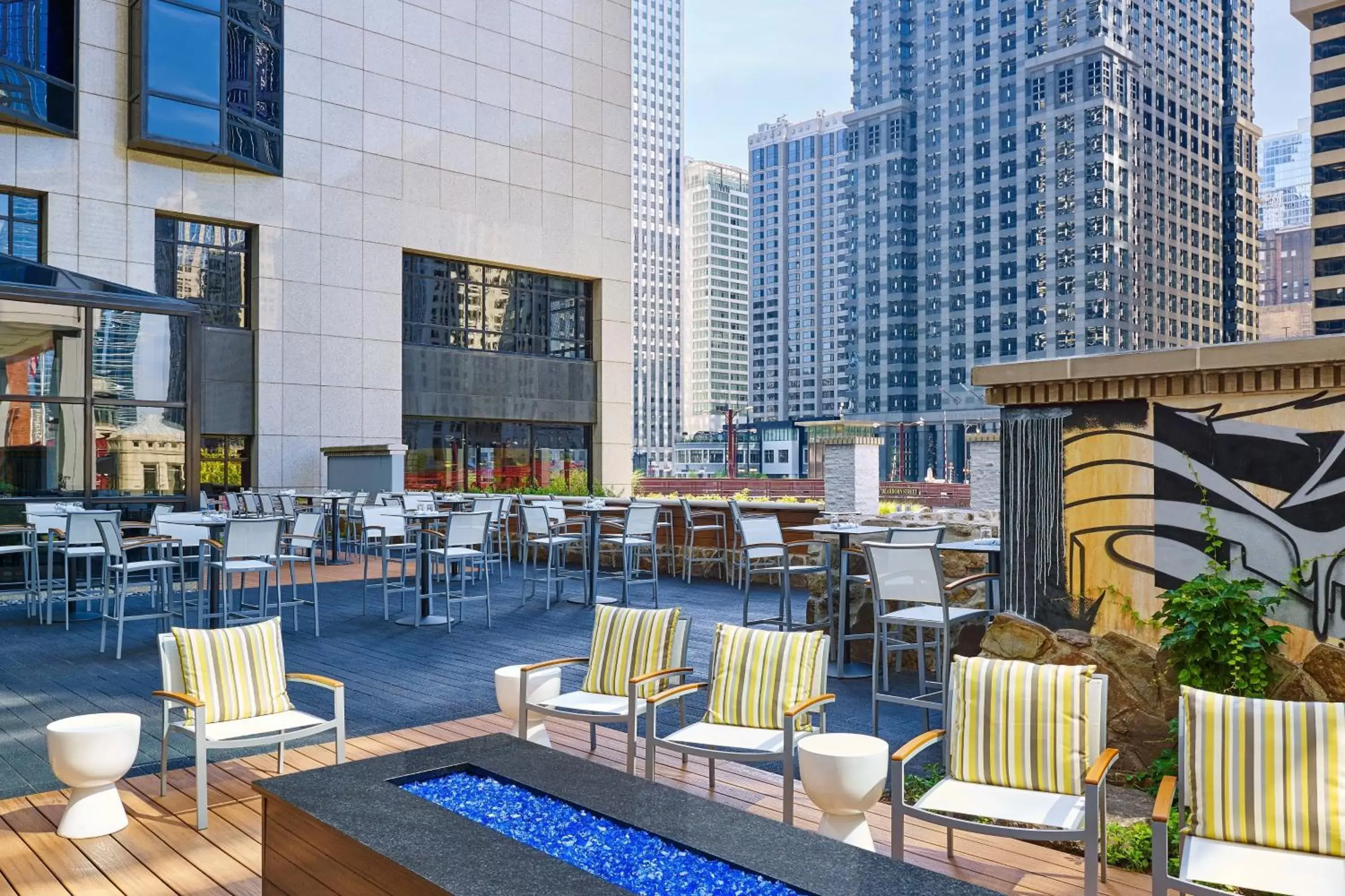 Restaurant/places to eat, Swimming Pool in The Westin Chicago River North