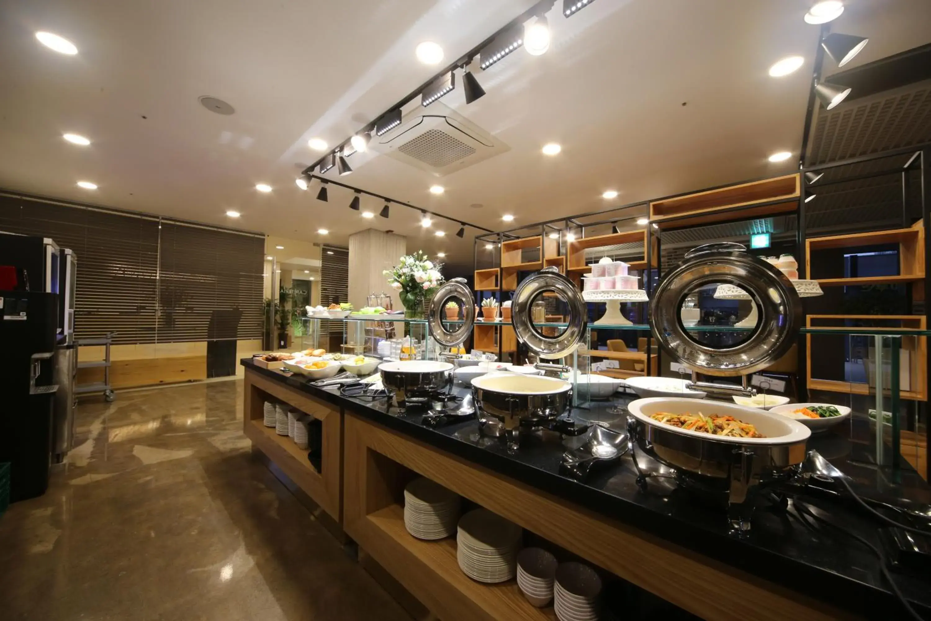 Restaurant/places to eat in Hotel Noblestay Restaurant/places to eat in Hotel Noblestay