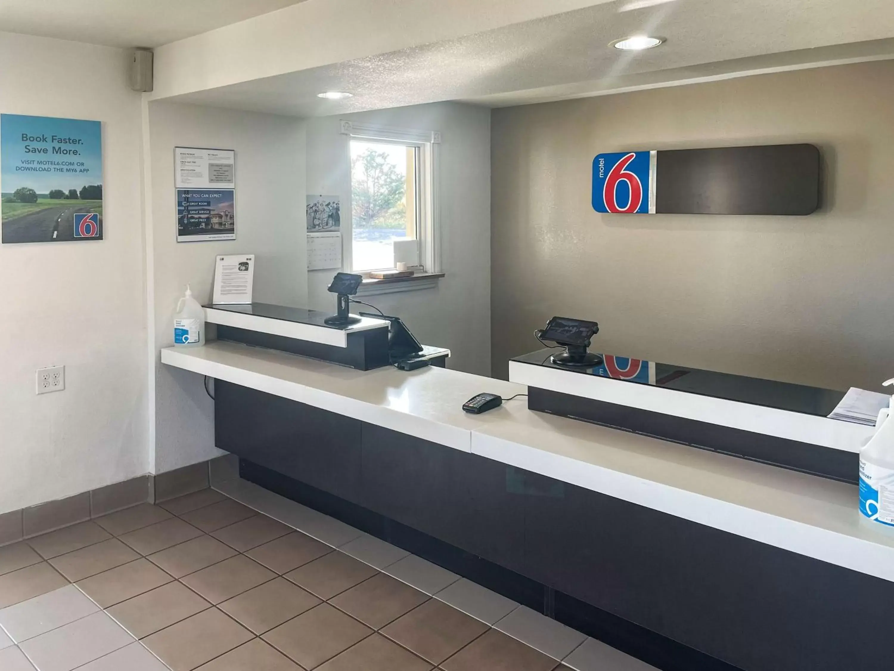 Lobby or reception, Lobby/Reception in Motel 6-Wichita Falls, TX - North