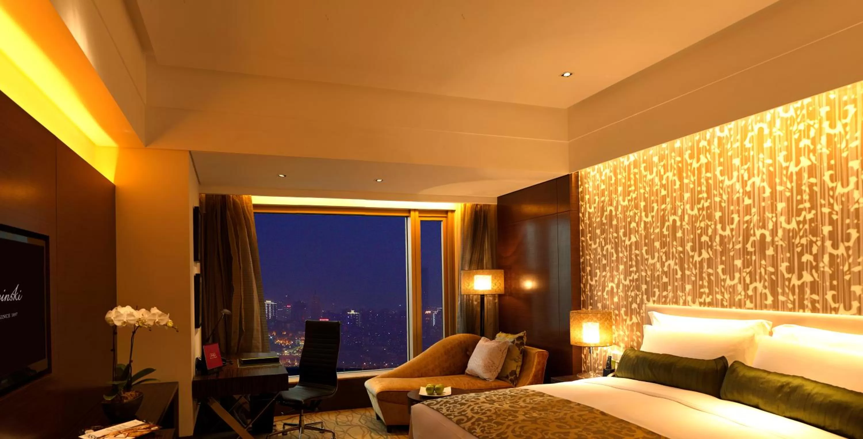 Bed in Kempinski Hotel Chongqing - Complimentary 500ml Home-Brewed beer voucher upon check-in