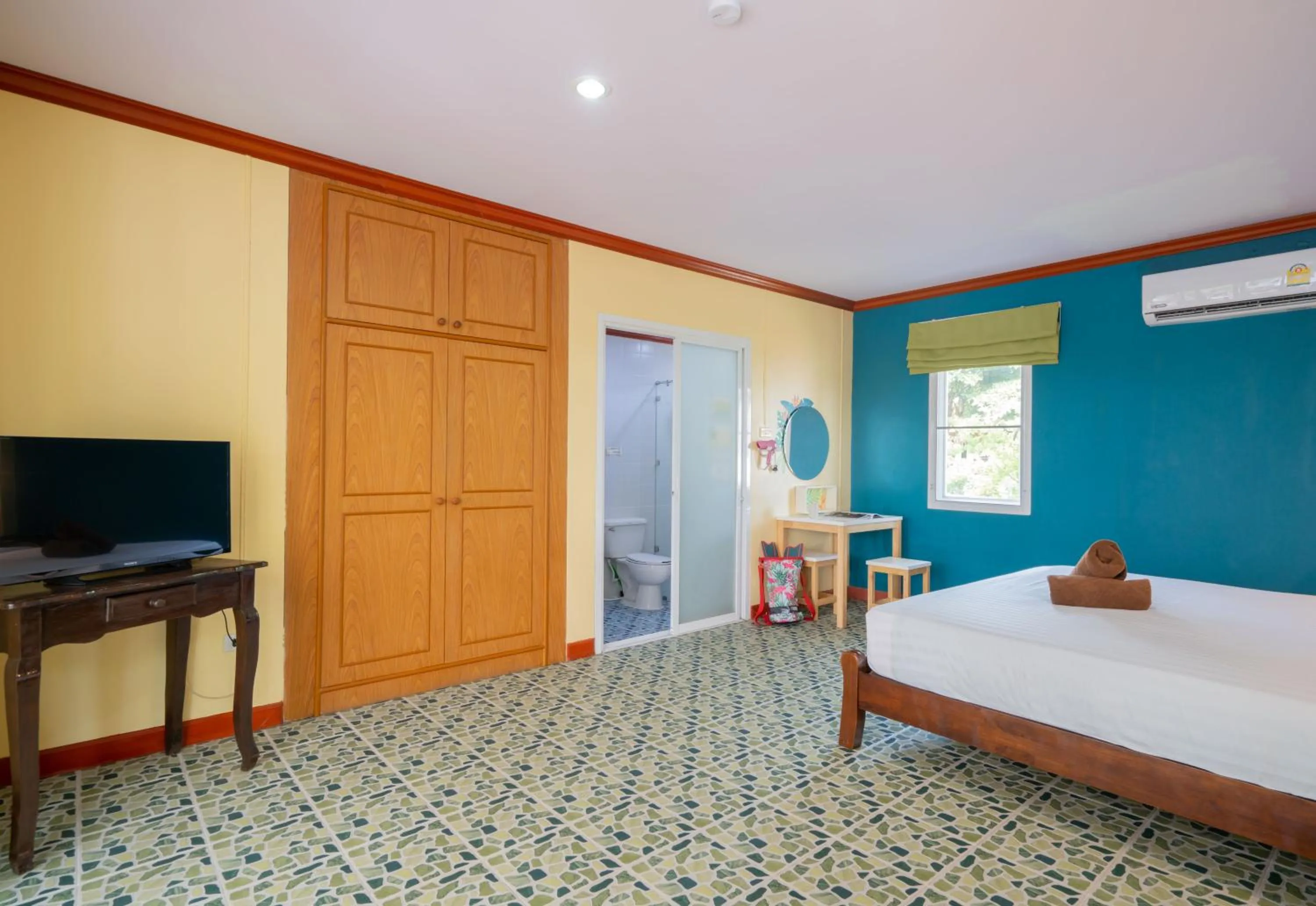 Bathroom, Bed in Lemon House