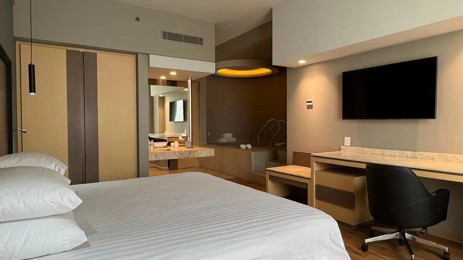 Bedroom, Bed in Ramada by Wyndham Mexico City Santa Fe