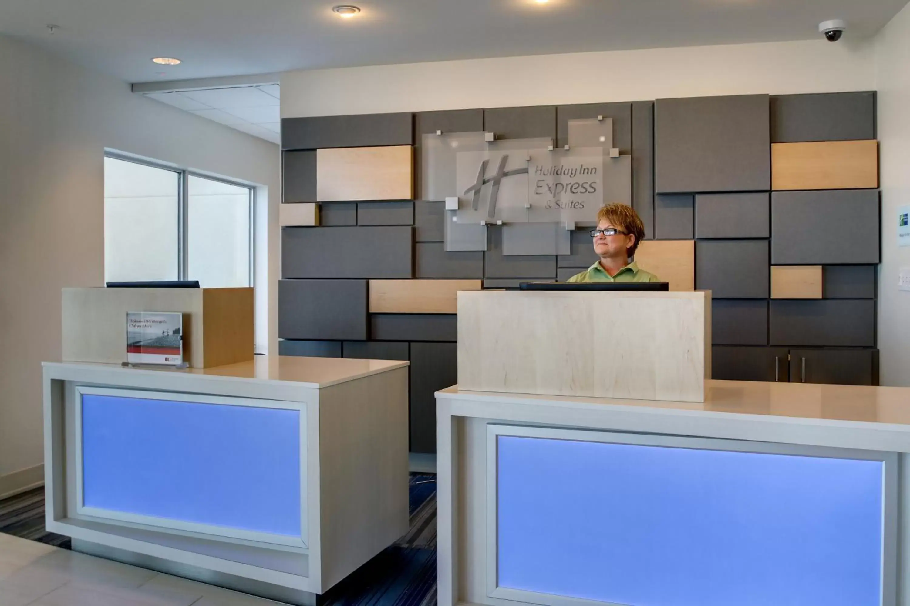 Lobby or reception in Holiday Inn Express & Suites Galesburg, an IHG Hotel