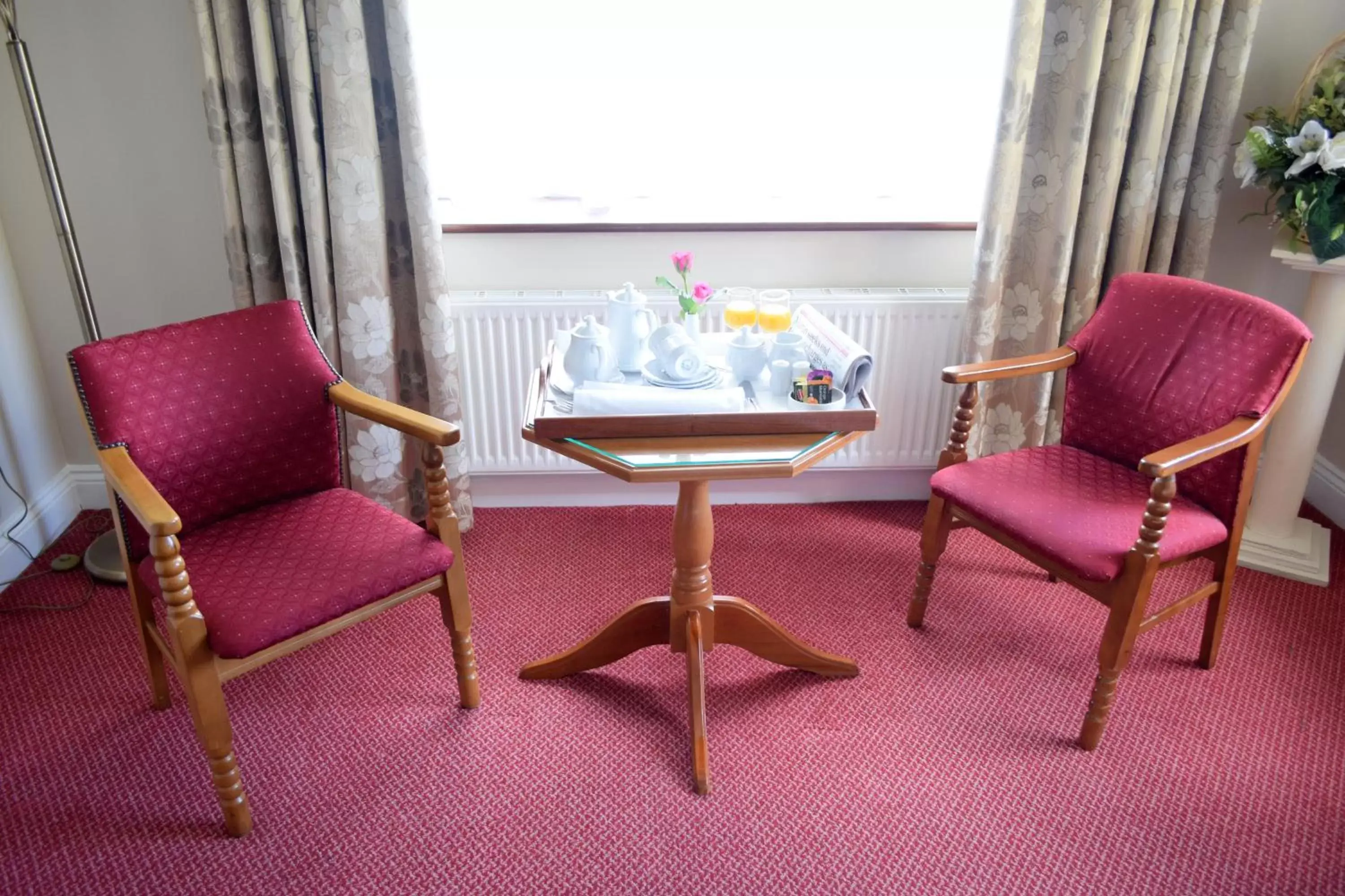 Dining area, Seating Area in Rhu Glenn Hotel