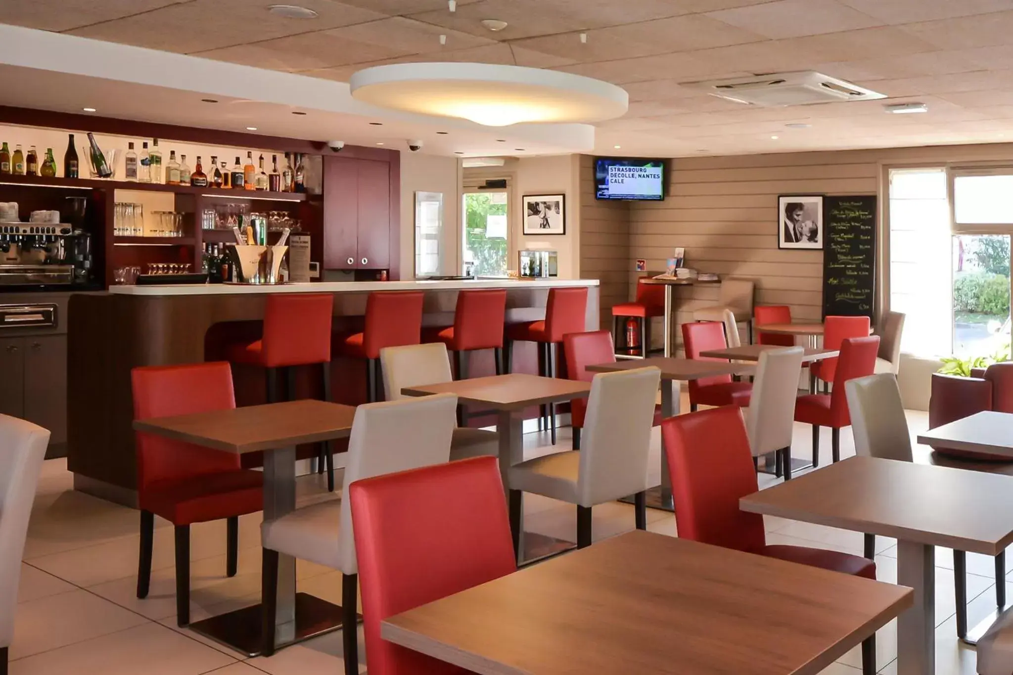 Restaurant/places to eat in Campanile Reims Ouest - Tinqueux Restaurant/places to eat in Campanile Reims Ouest - Tinqueux