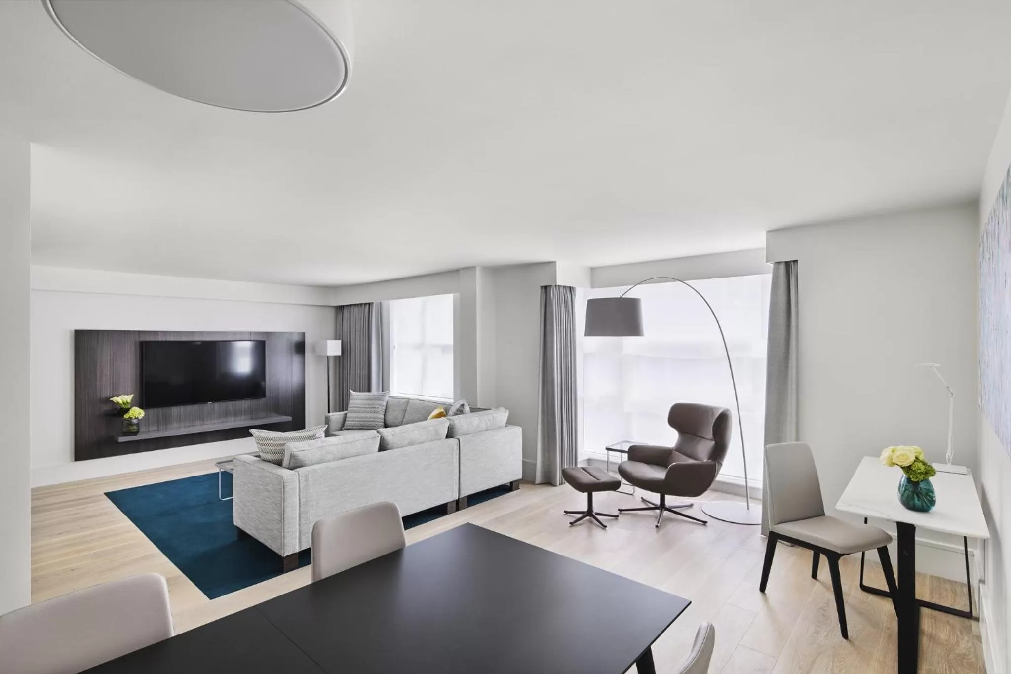 Photo of the whole room in COMO Metropolitan London