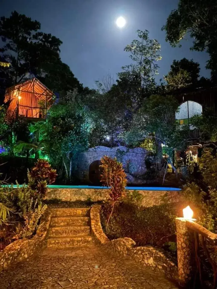 Garden in Sanctuaria Treehouses Busuanga