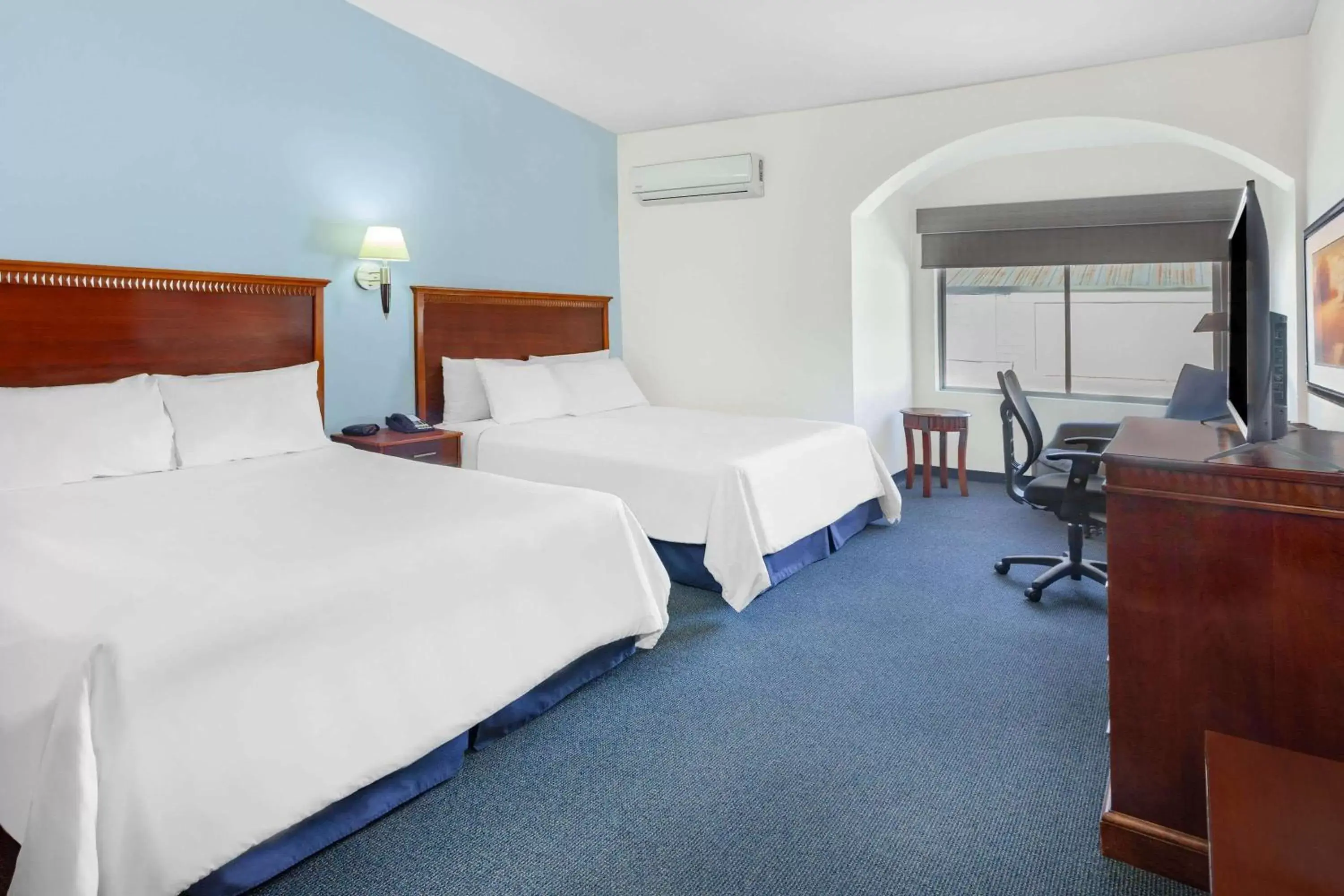 Photo of the whole room, Bed in Days Inn by Wyndham Piedras Negras