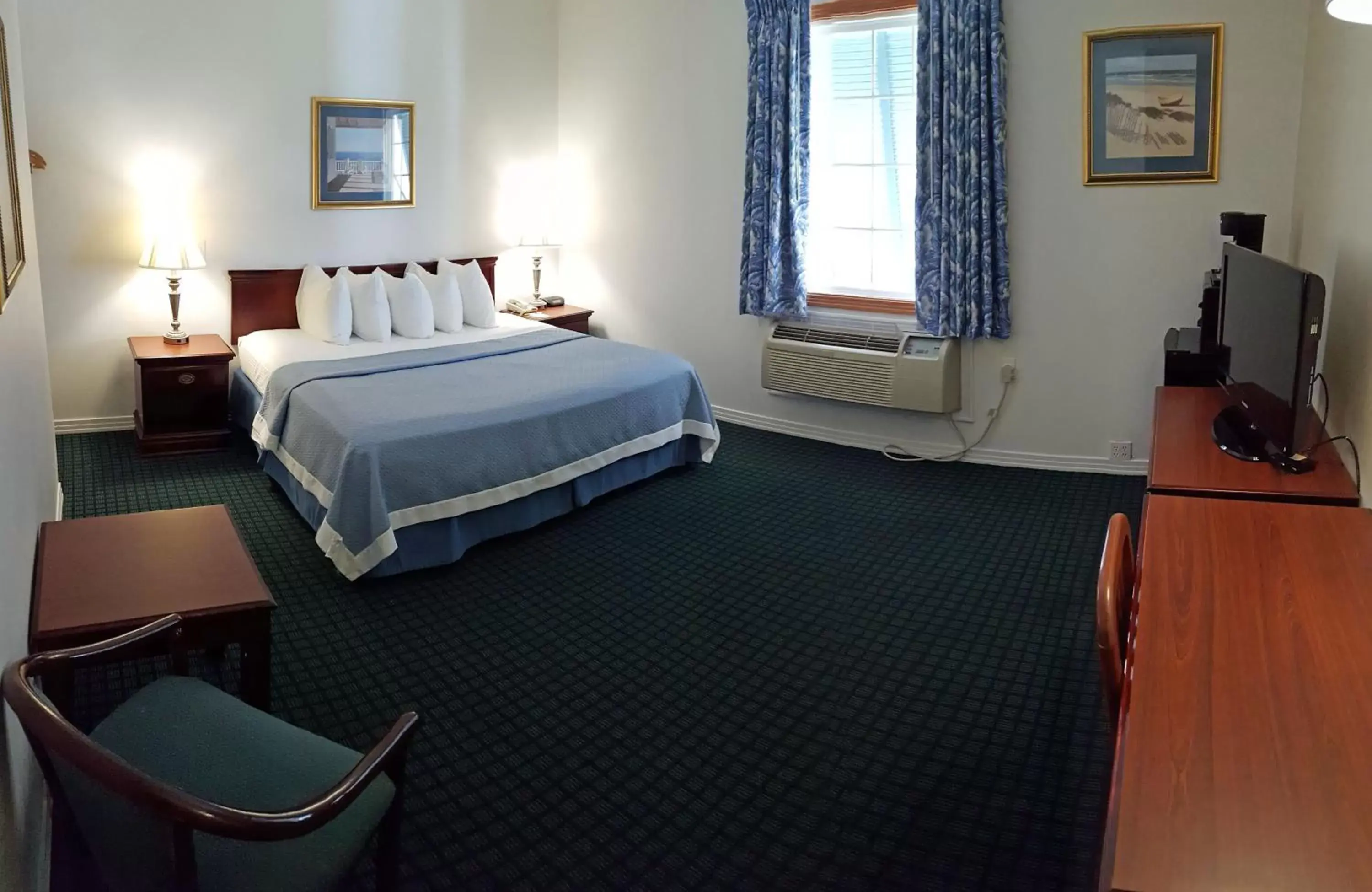 Photo of the whole room, Bed in Days Inn by Wyndham Kill Devil Hills Oceanfront - Wilbur