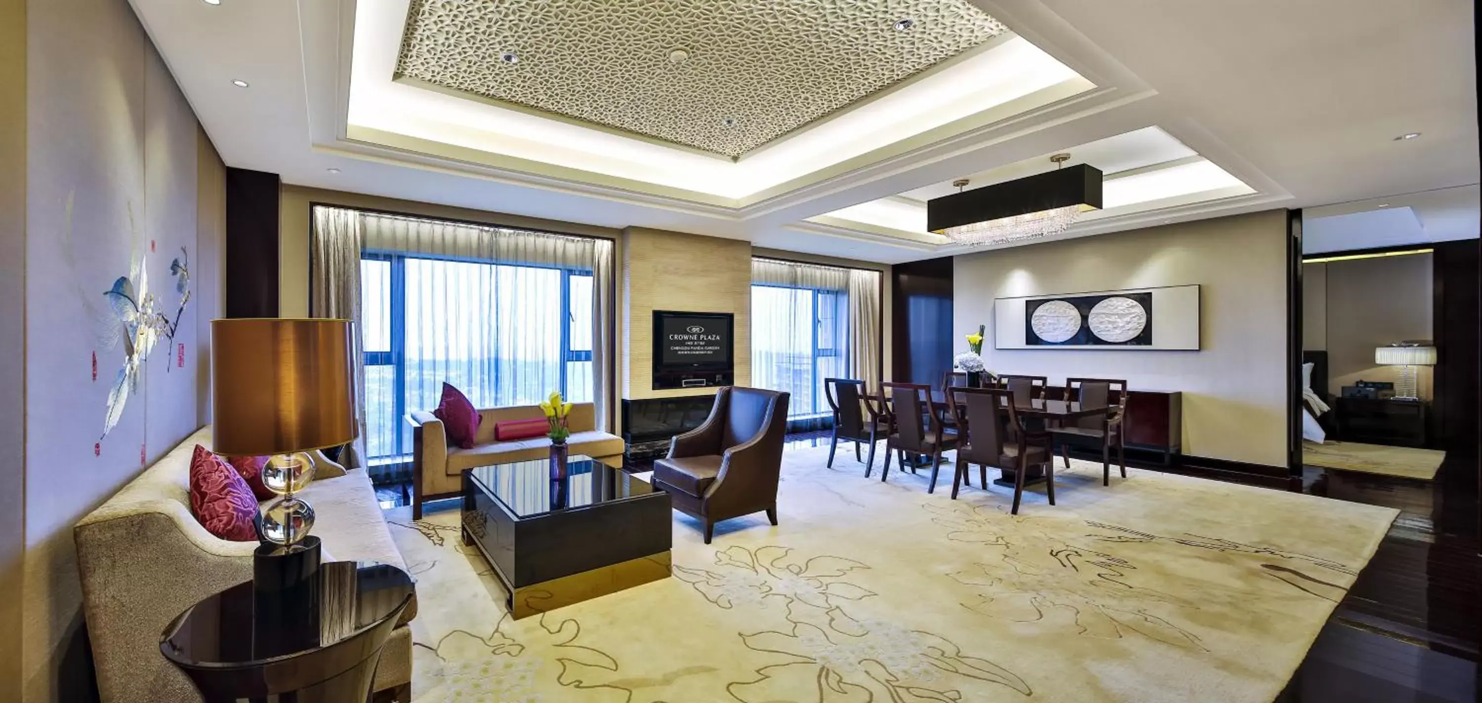 Photo of the whole room, Restaurant/Places to Eat in Crowne Plaza Chengdu Panda Garden, an IHG Hotel