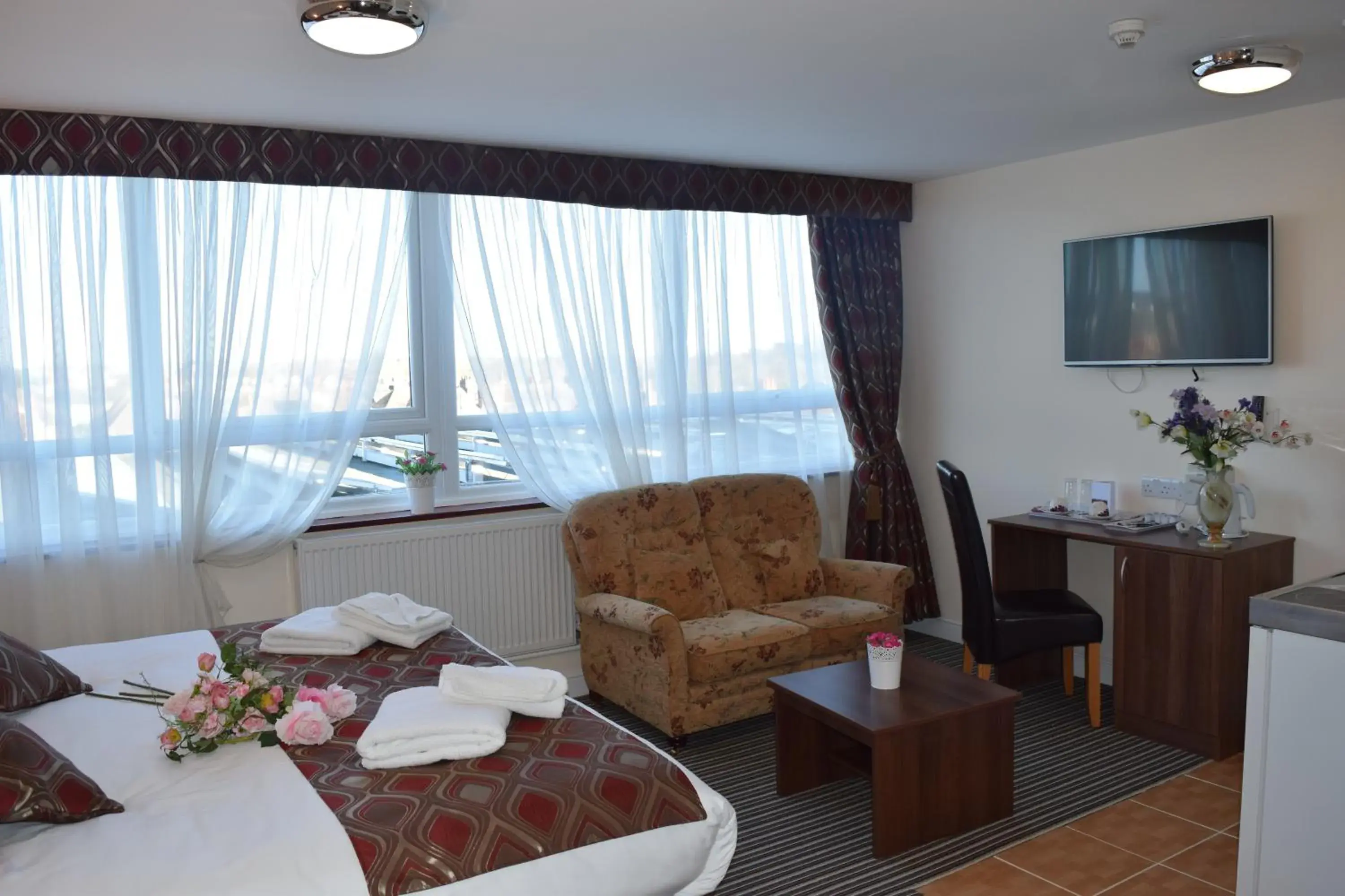 Bedroom, Seating Area in Star Anglia Hotel