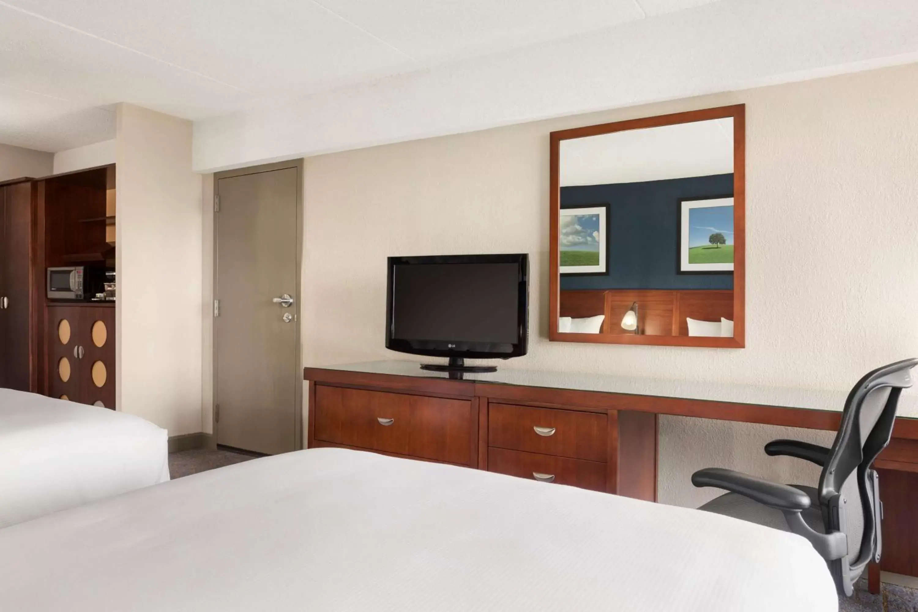 Double Room with Two Double Beds - Non-Smoking in DoubleTree by Hilton DFW Airport North Double Room with Two Double Beds - Non-Smoking in DoubleTree by Hilton DFW Airport North