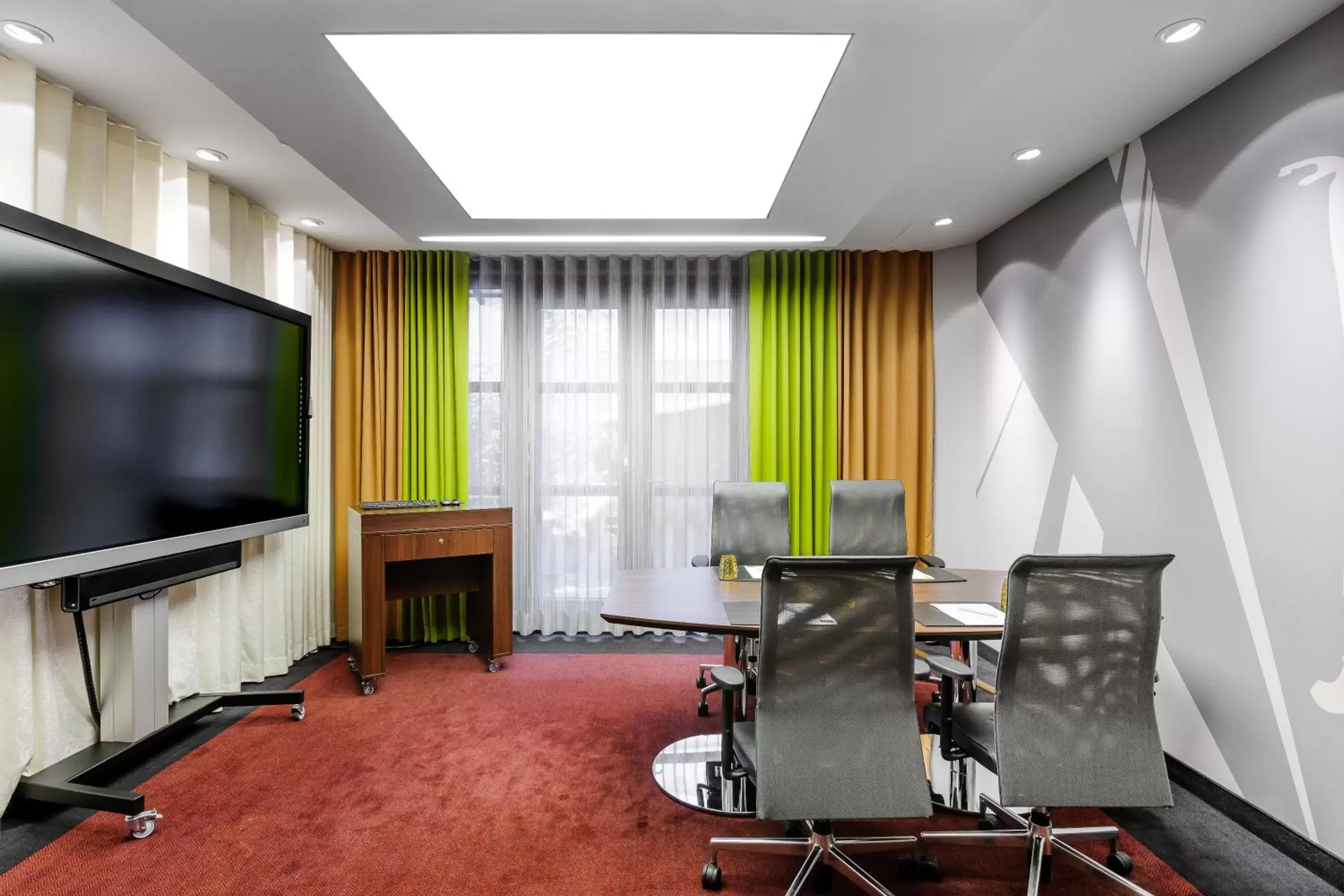 Meeting/conference room, TV/Entertainment Center in Mercure München City Center