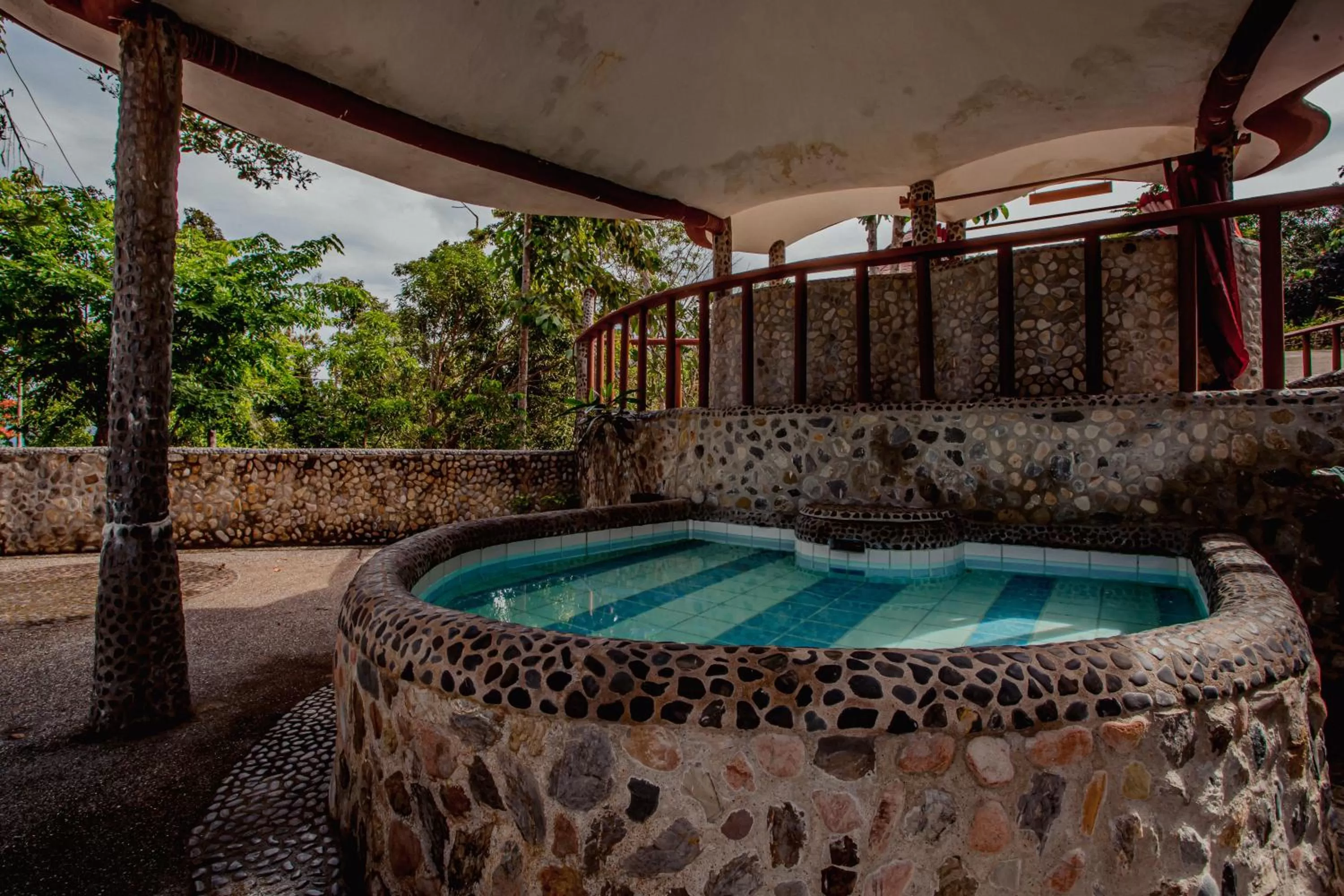 Swimming pool in Atremaru Jungle Retreat