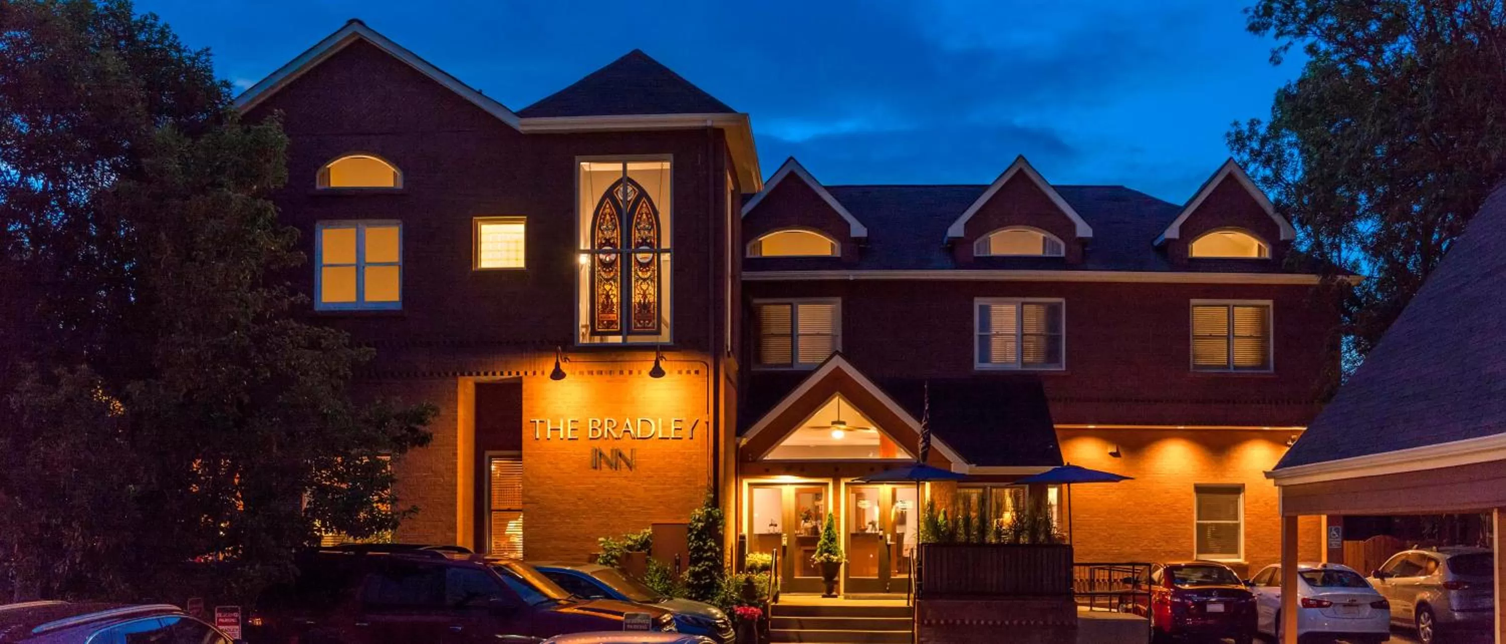 Property building in The Bradley Boulder Inn