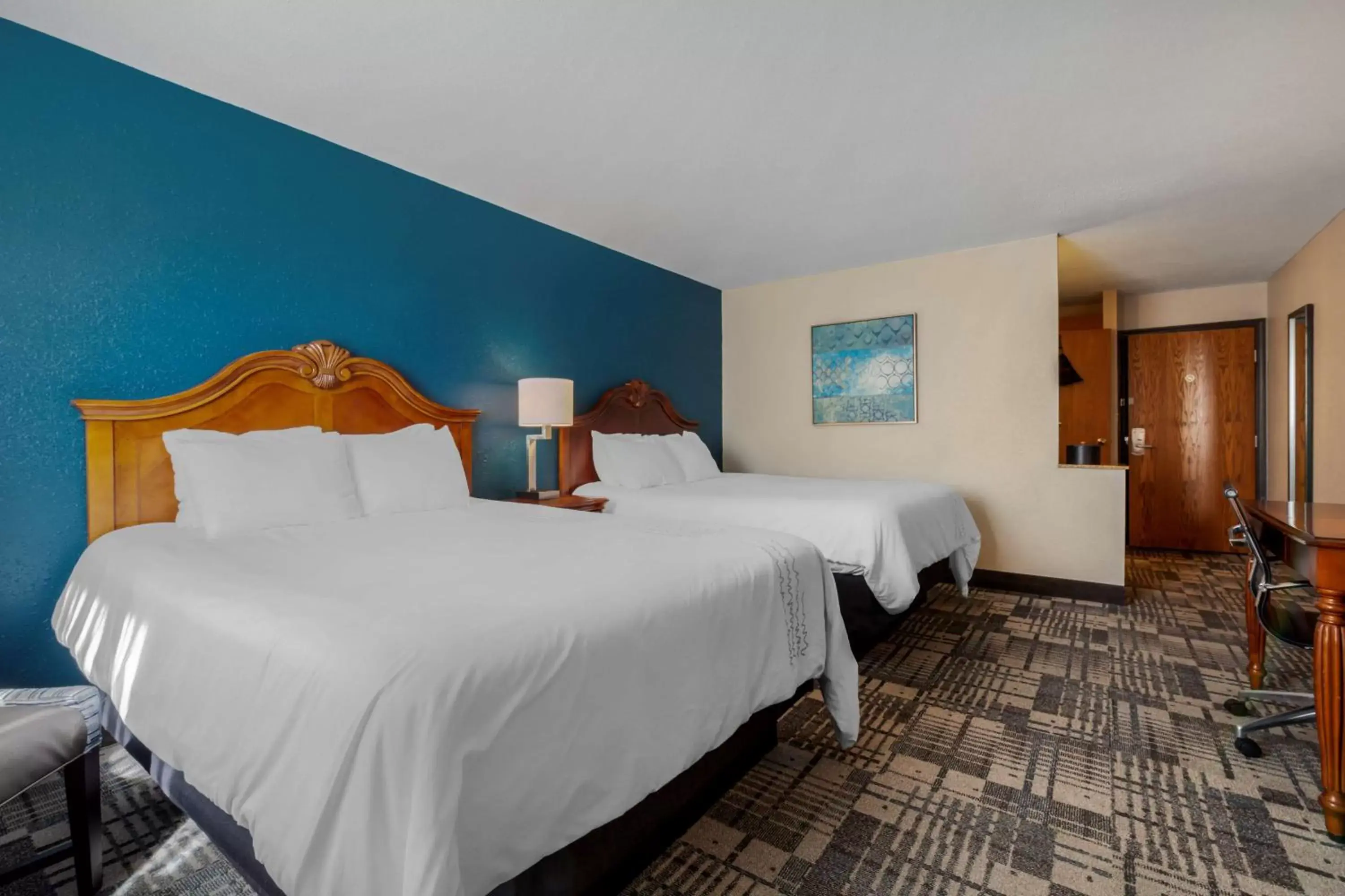 Bedroom, Bed in Best Western Plus Dubuque Hotel and Conference Center