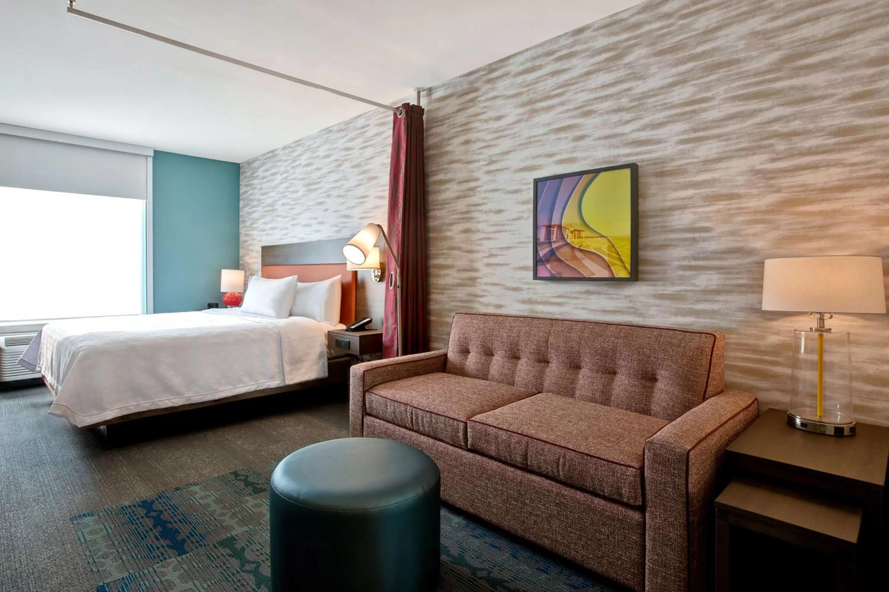 Living room, Bed in Home2 Suites By Hilton Carmel Indianapolis