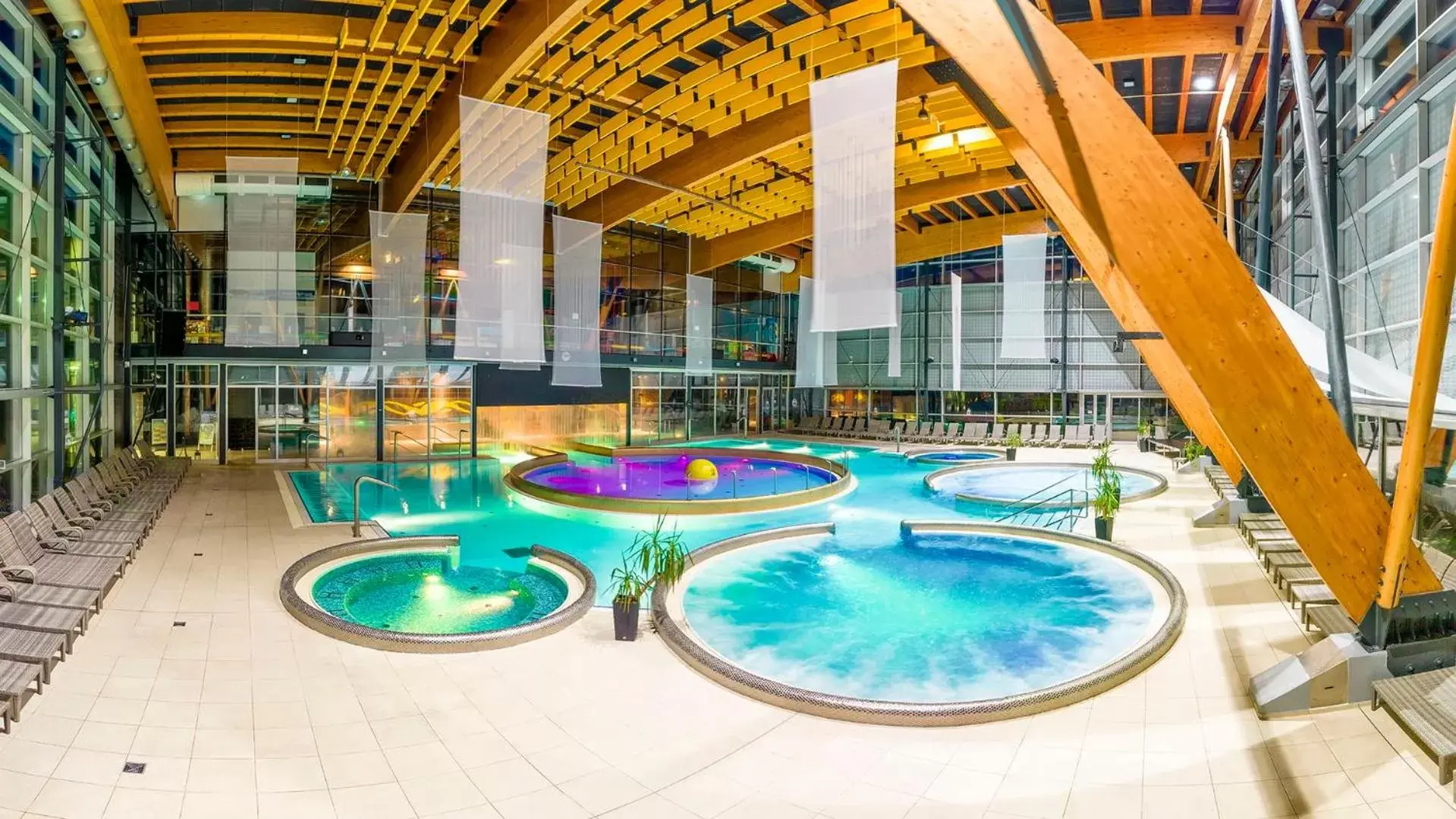 Swimming Pool in Hotel AquaCity Seasons