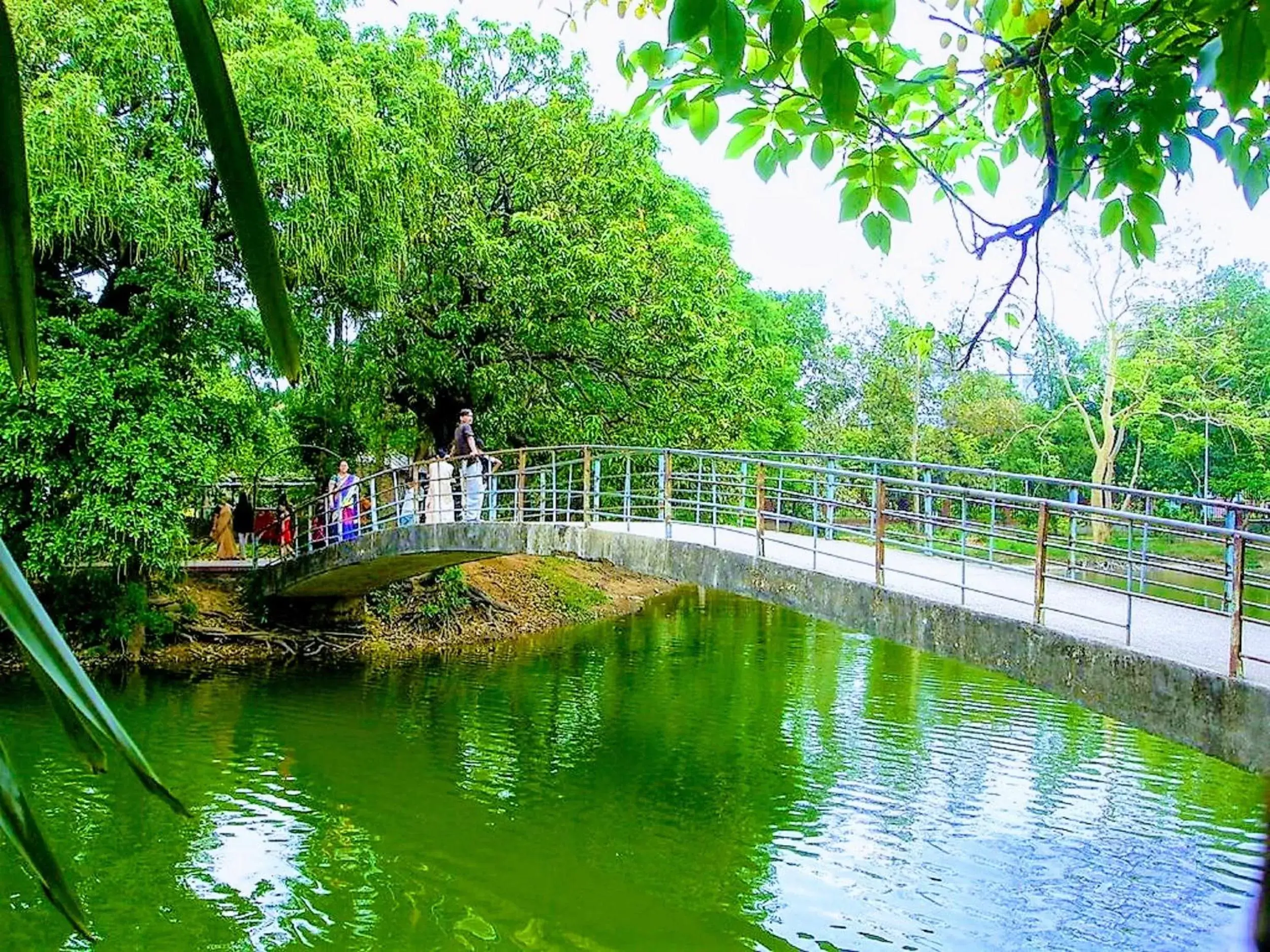 Nearby landmark in HOTEL LAKE CASTLE - Parkview Nearby landmark in HOTEL LAKE CASTLE - Parkview