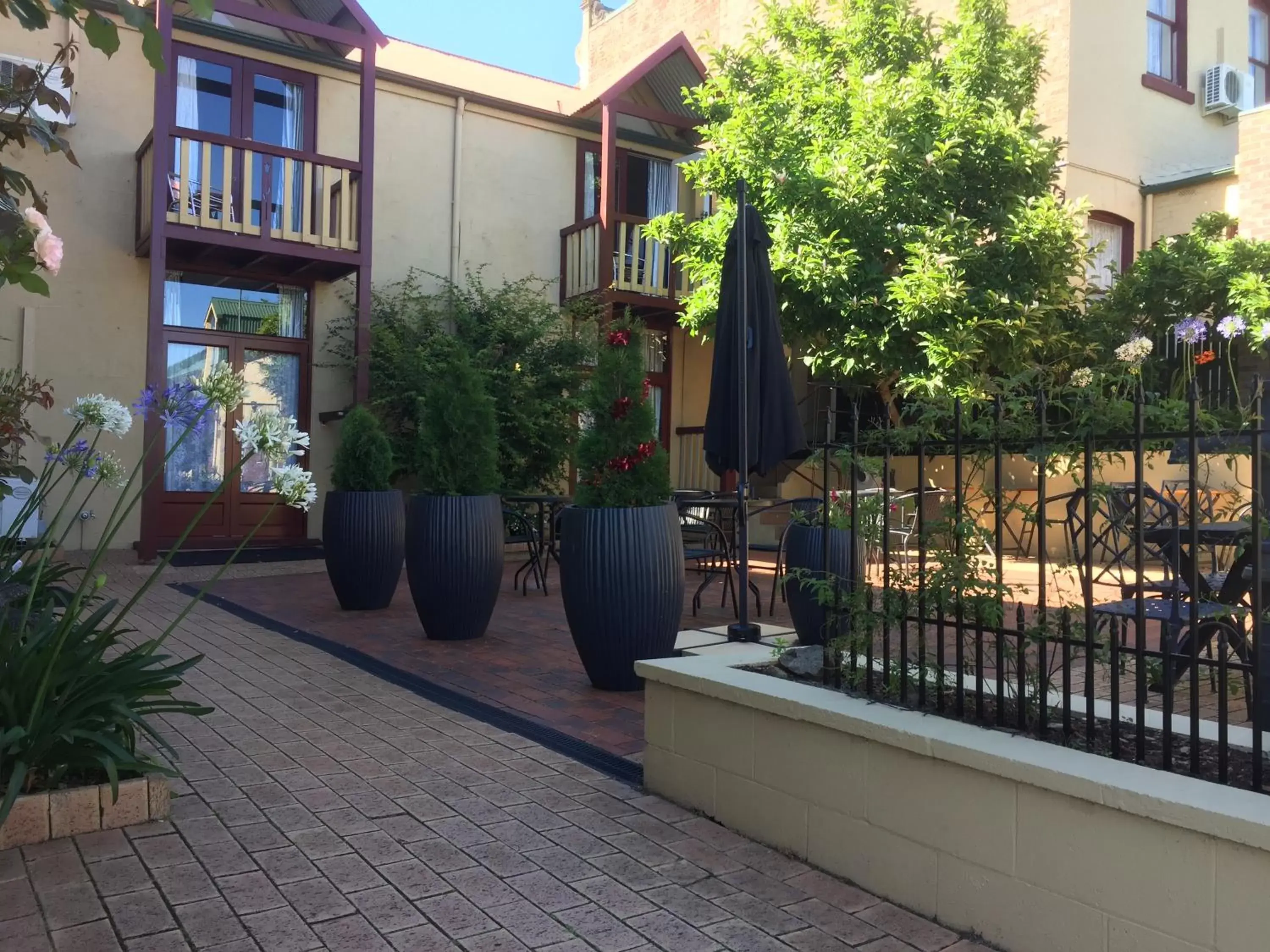 Balcony/Terrace, Property Building in Art Hotel on York