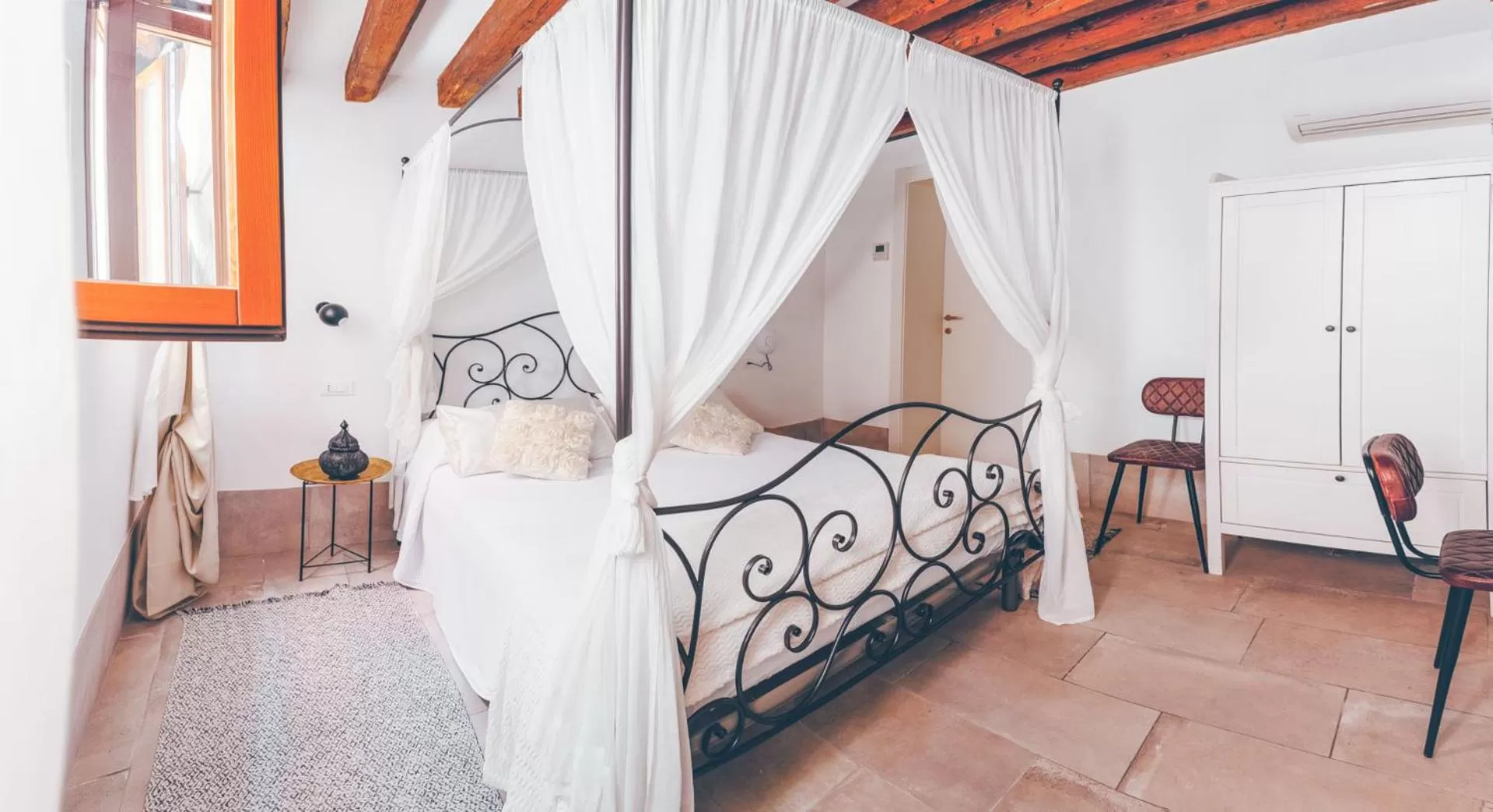 Photo of the whole room, Bed in Bianca Cappello House