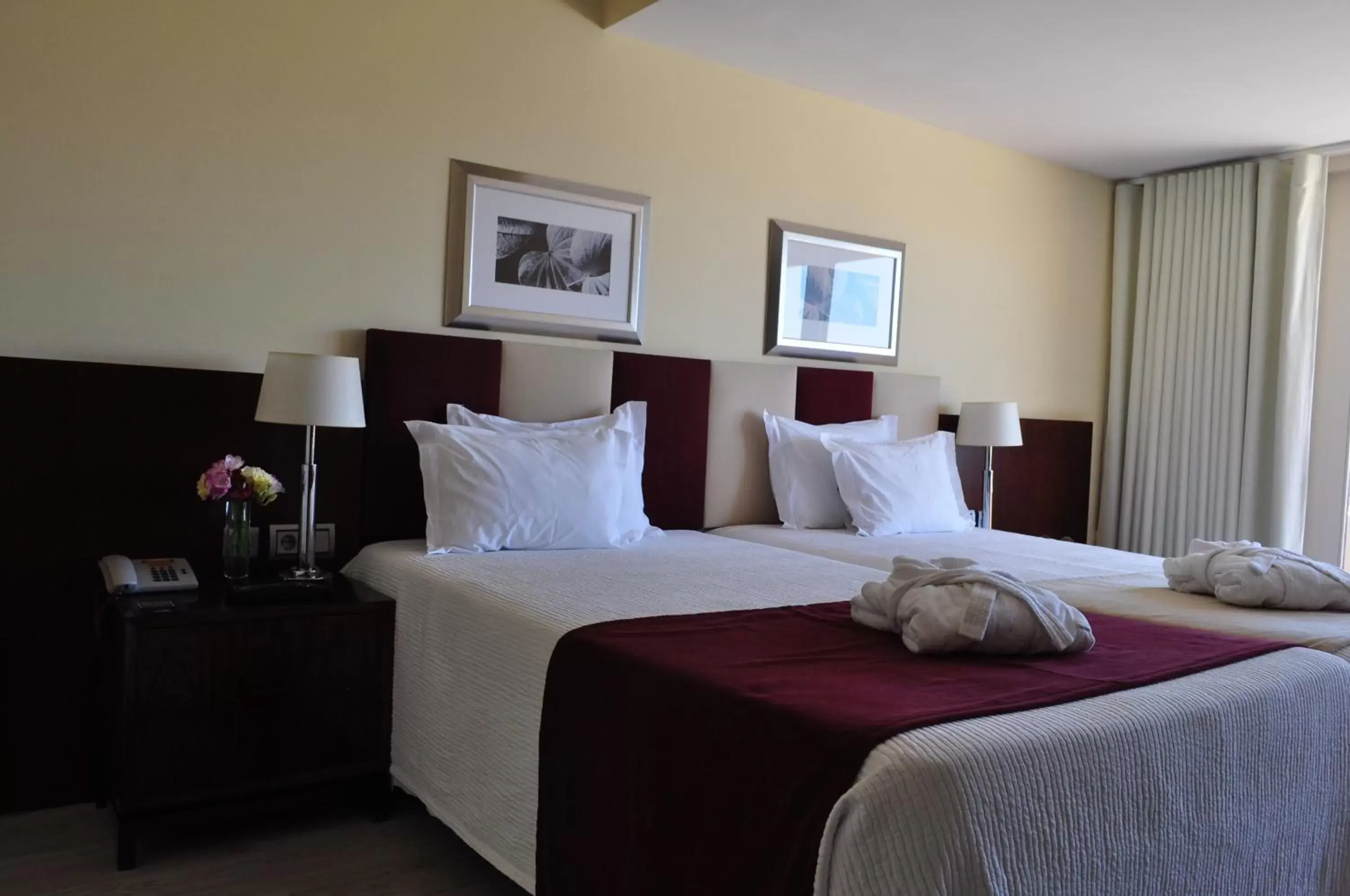 Bed in Santana Hotel & SPA