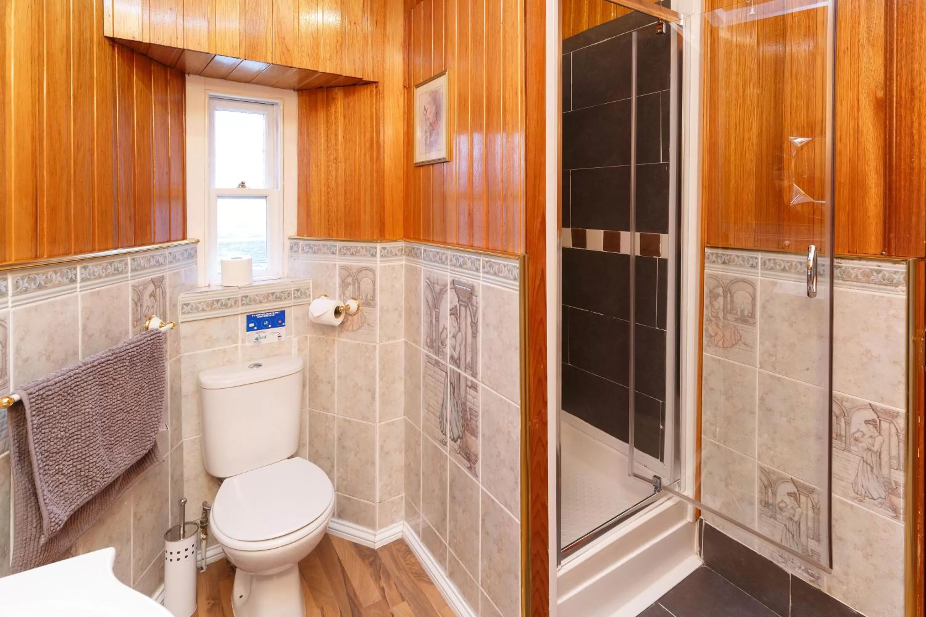 Shower in Castle Walk Bed & Breakfast