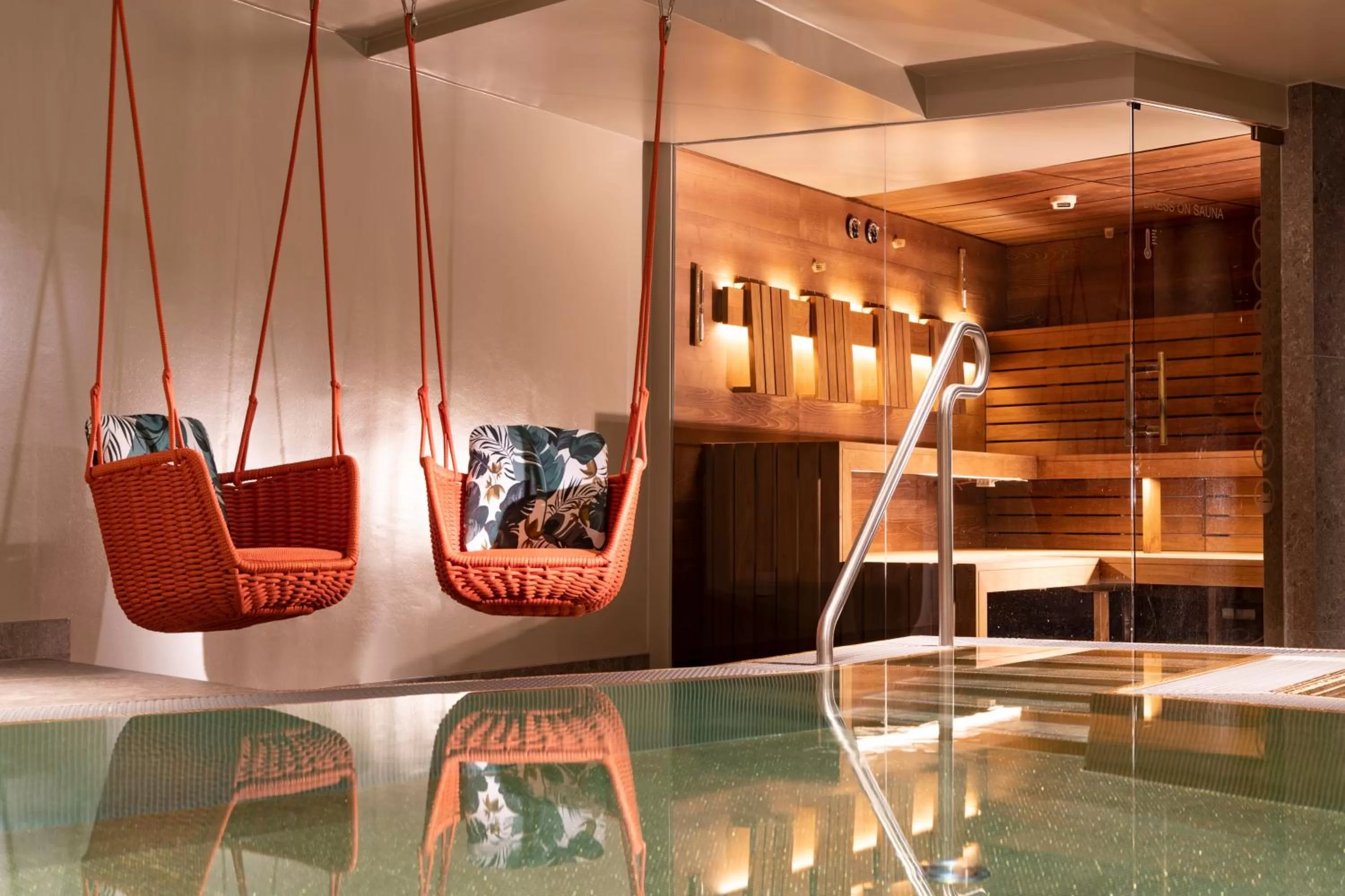 Swimming pool in Hotel Innsbruck