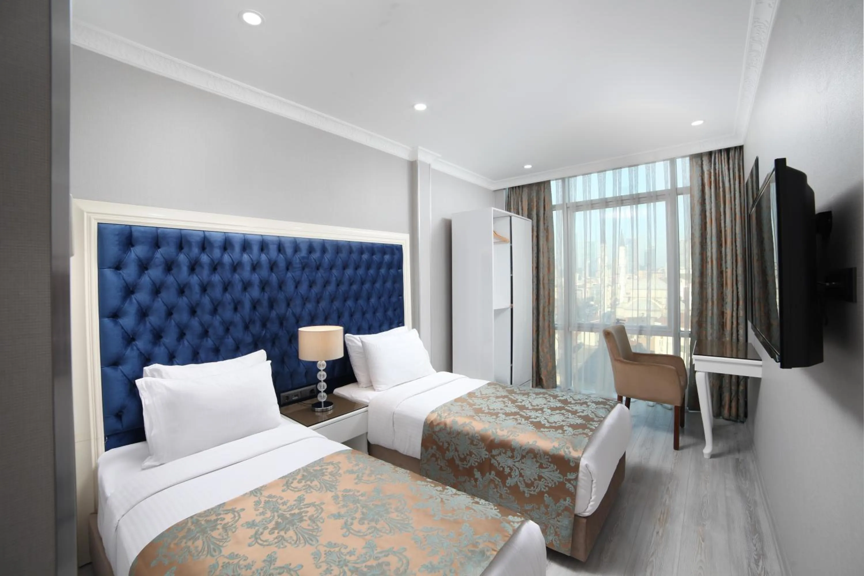 Bed in White Monarch Hotel