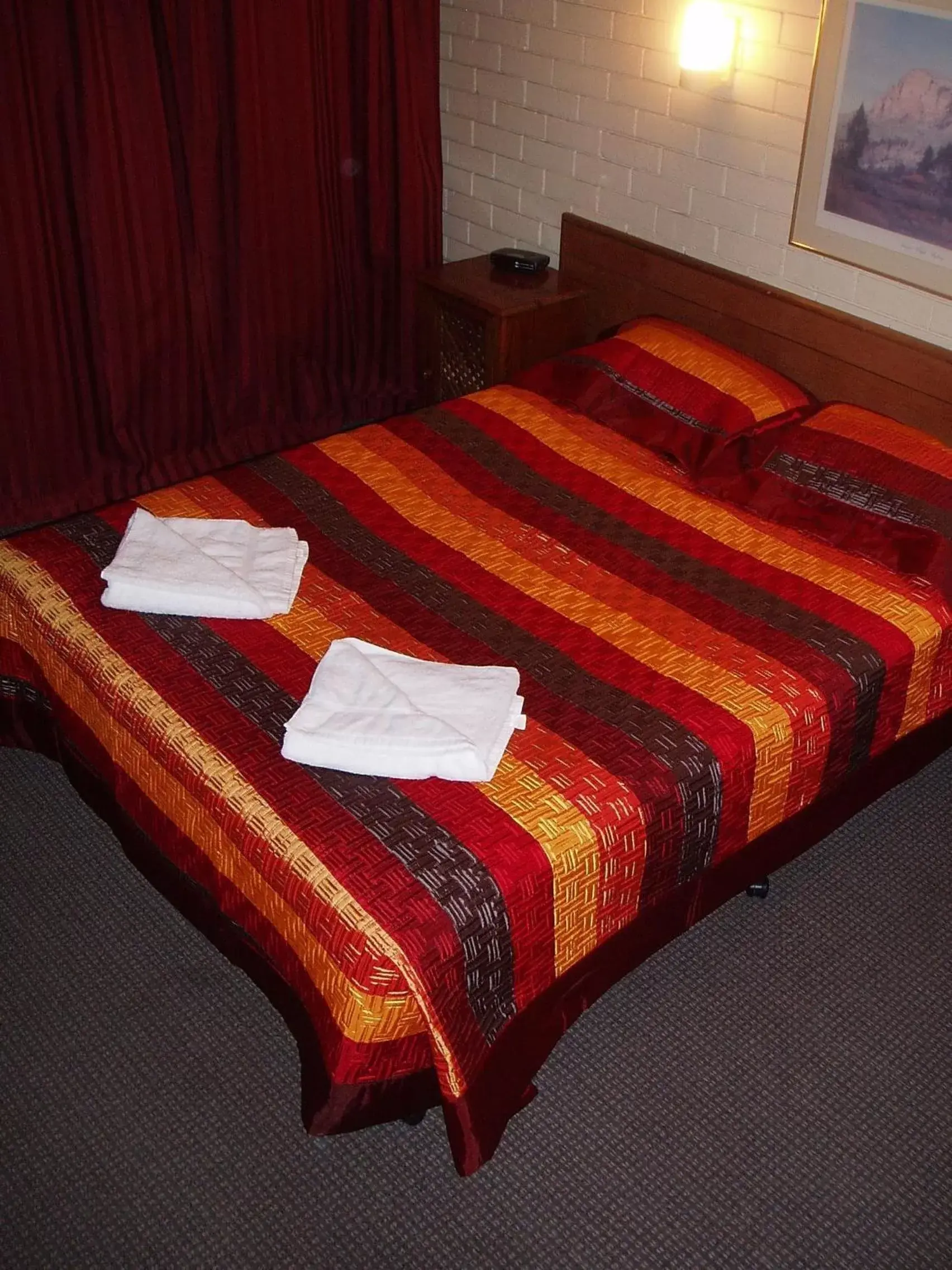 Bed in Mayfield Motel