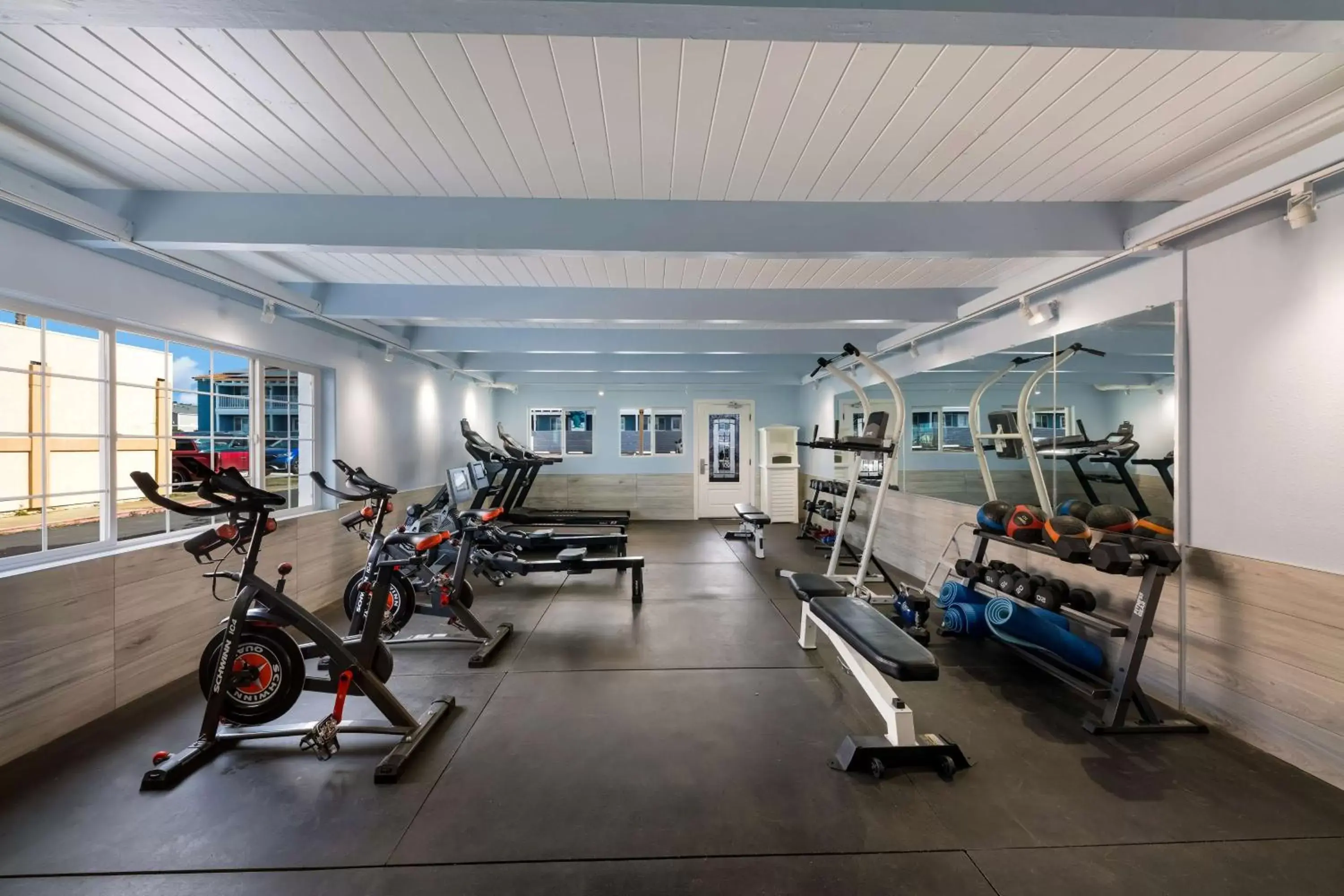 Fitness centre/facilities, Fitness Center/Facilities in Pacific Coast Roadhouse - SureStay Collection by Best Western