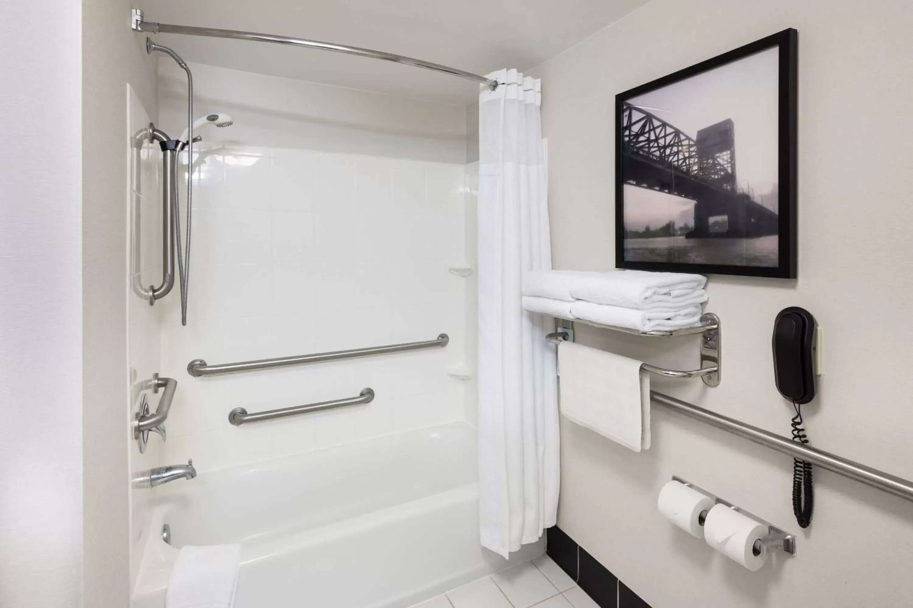 Bathroom in Fairfield Inn & Suites Wilmington Wrightsville Beach