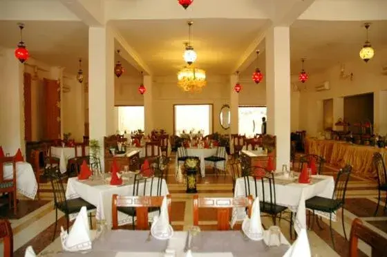 Restaurant/Places to Eat in Hotel Pratap Palace