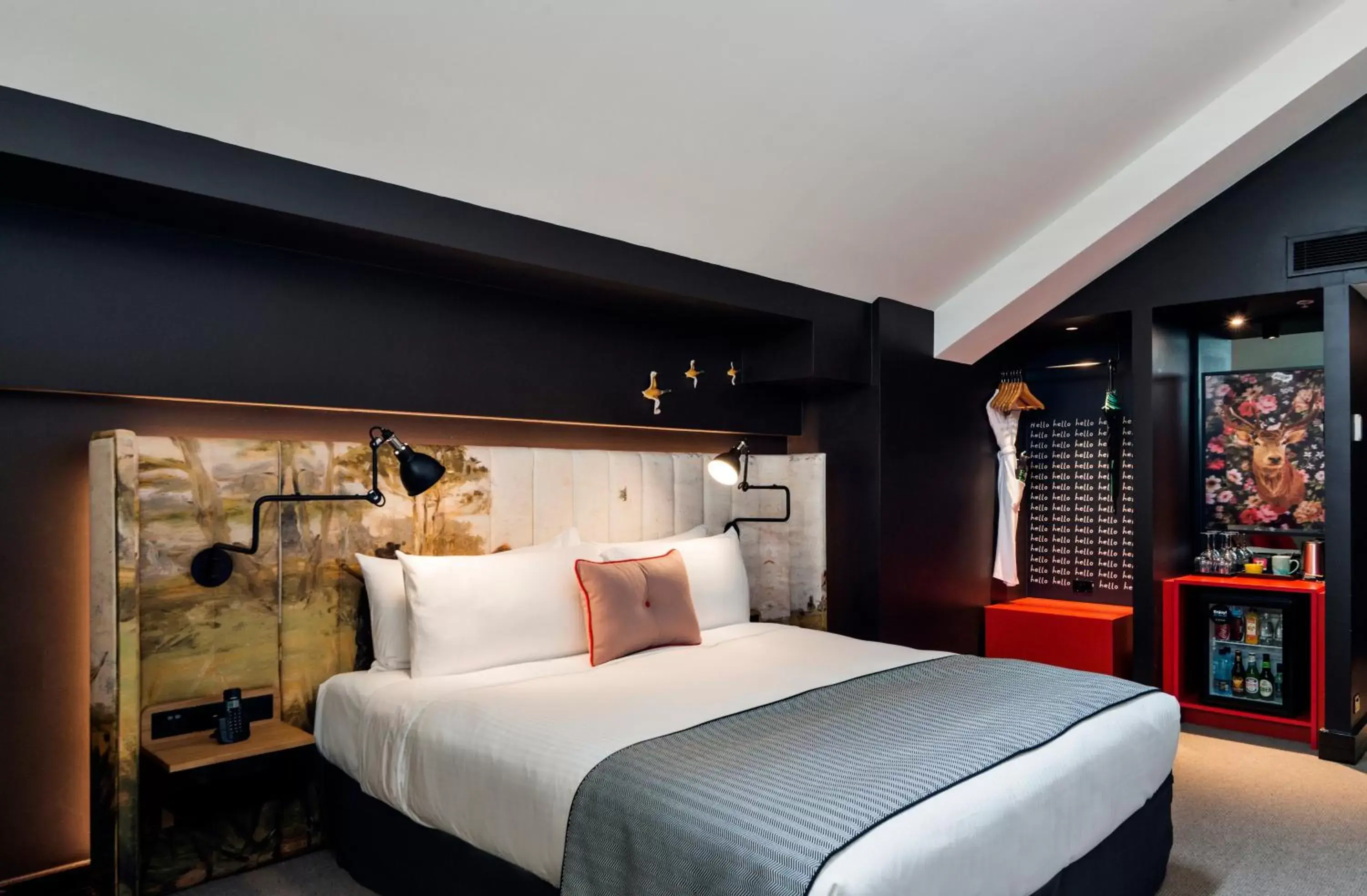 Photo of the whole room, Bed in Ovolo Woolloomooloo