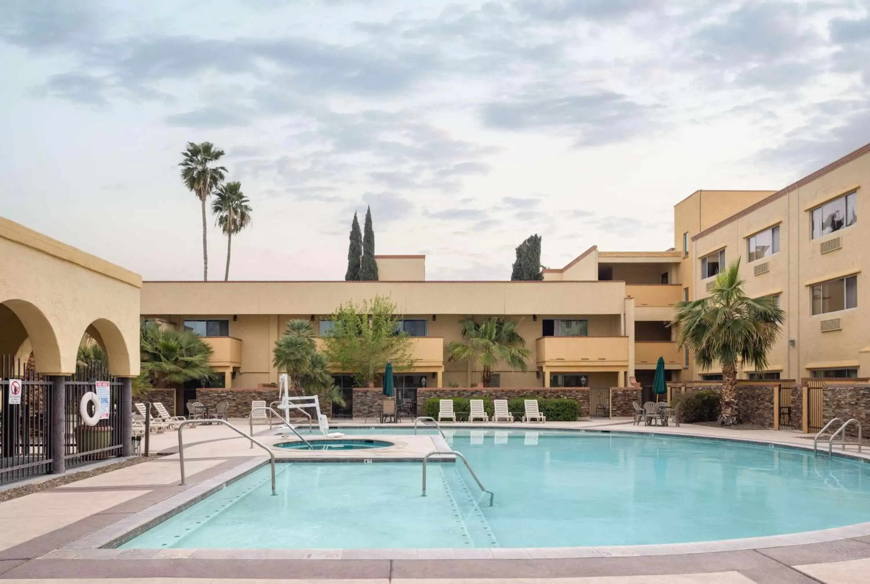 Pool view, Swimming Pool in La Quinta by Wyndham Tucson - Reid Park