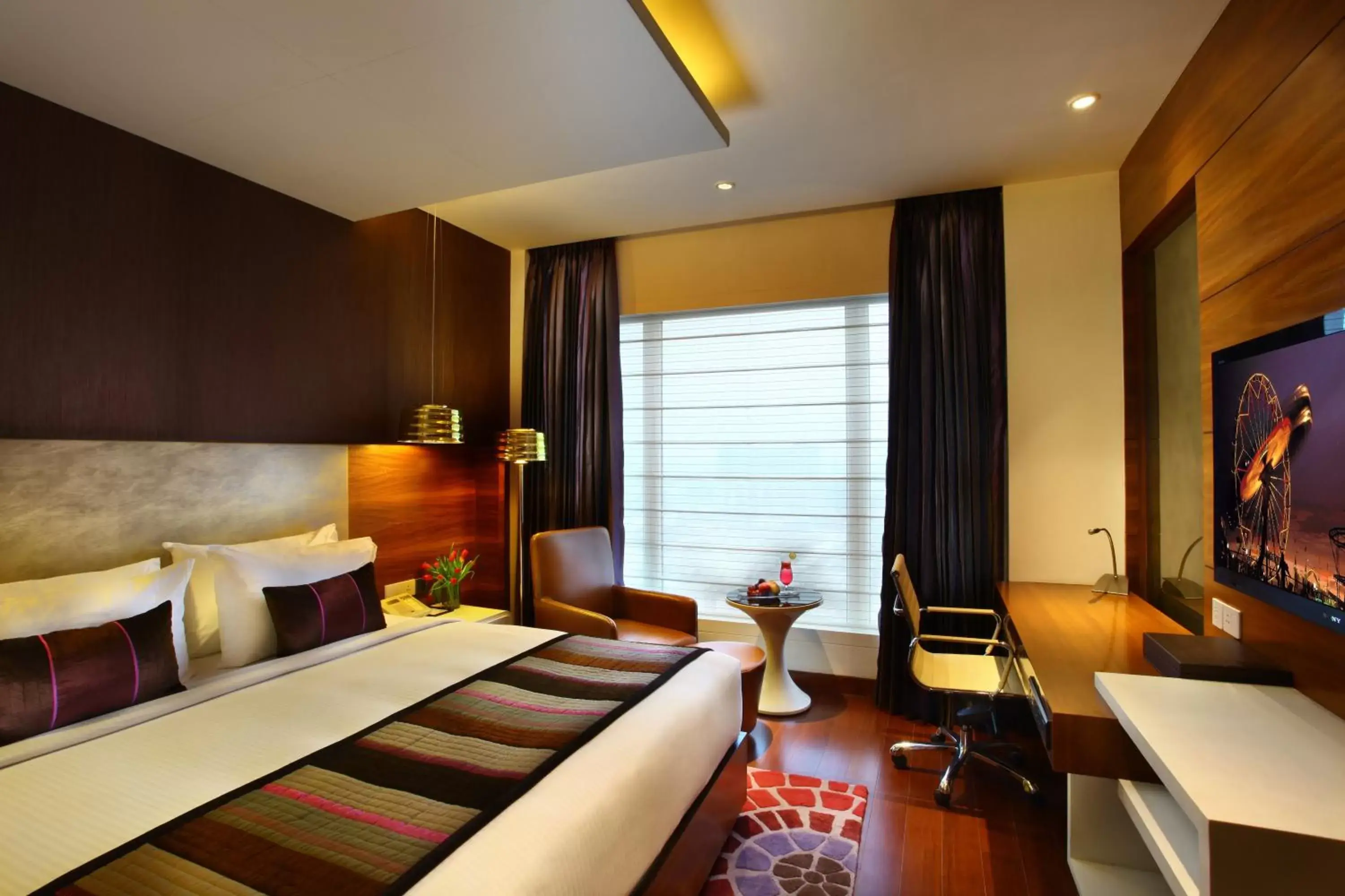 Bed, Seating Area in Park Plaza Shahdara