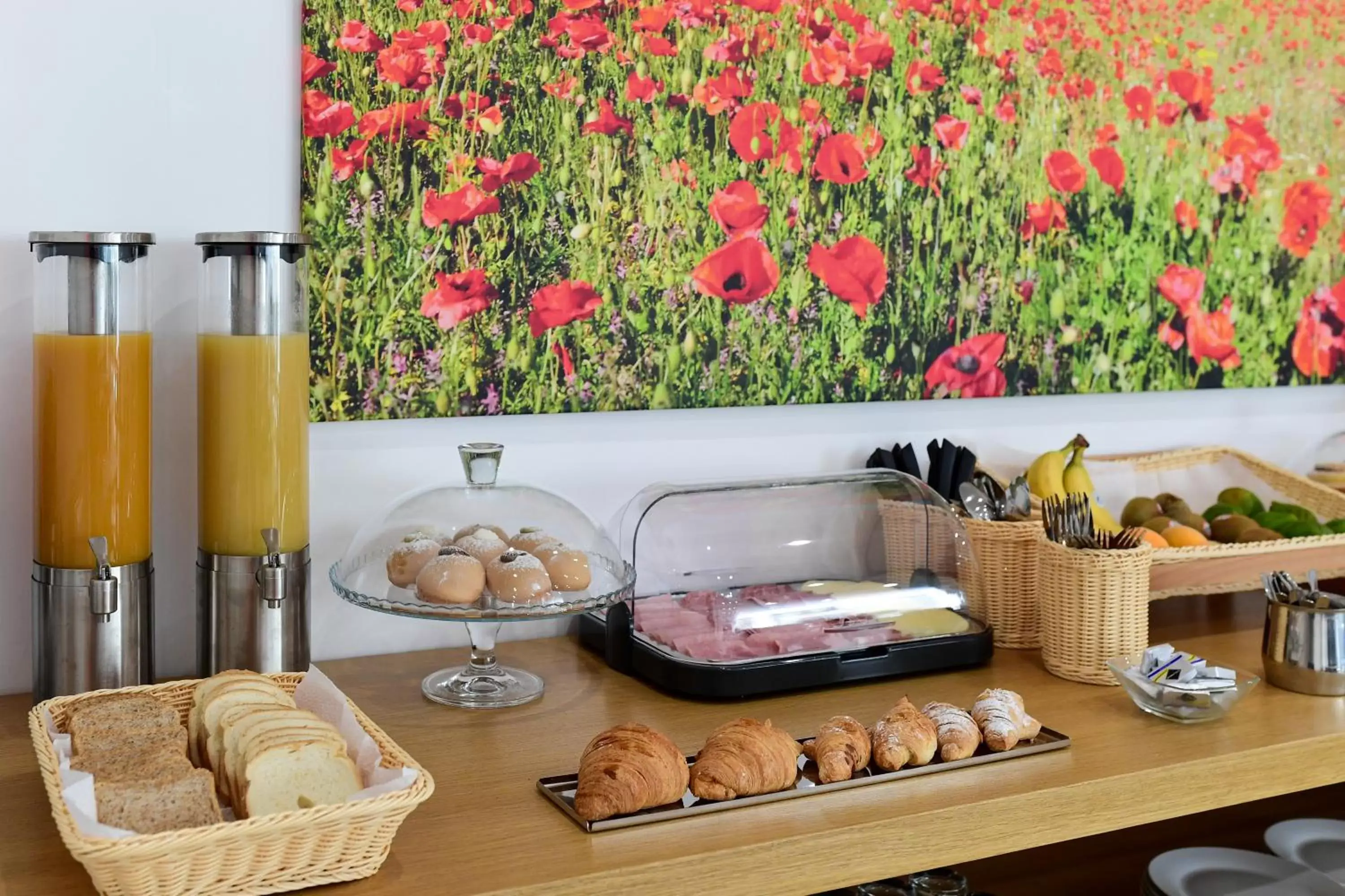 Food and drinks in Hotel Auditorium